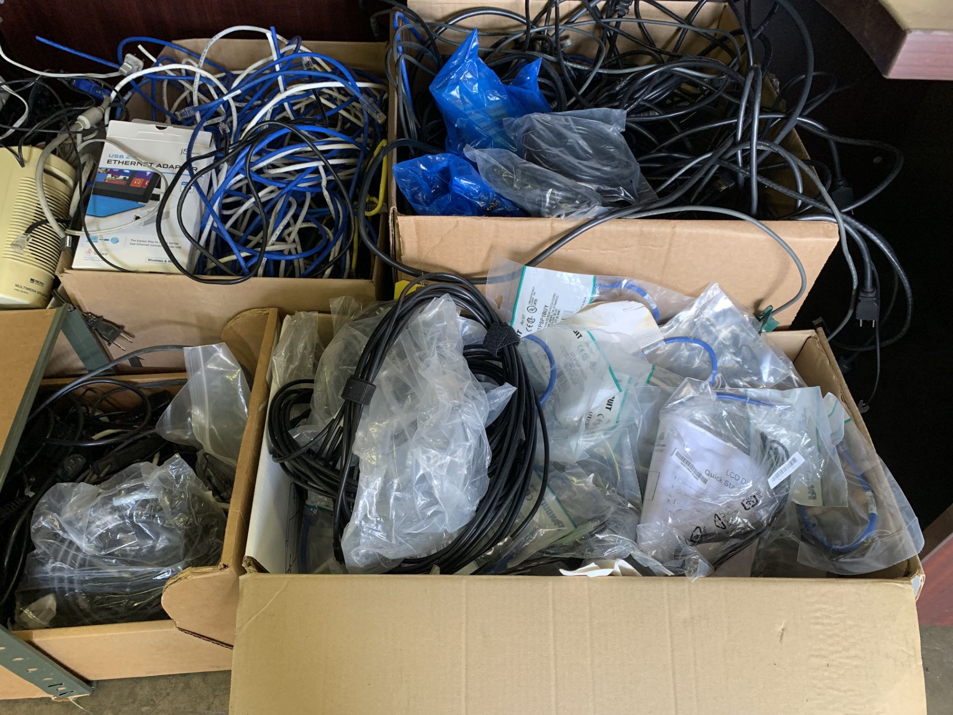 ASSORTED CABLING AND COMPUTER ACCESSORIES - Image 2 of 3