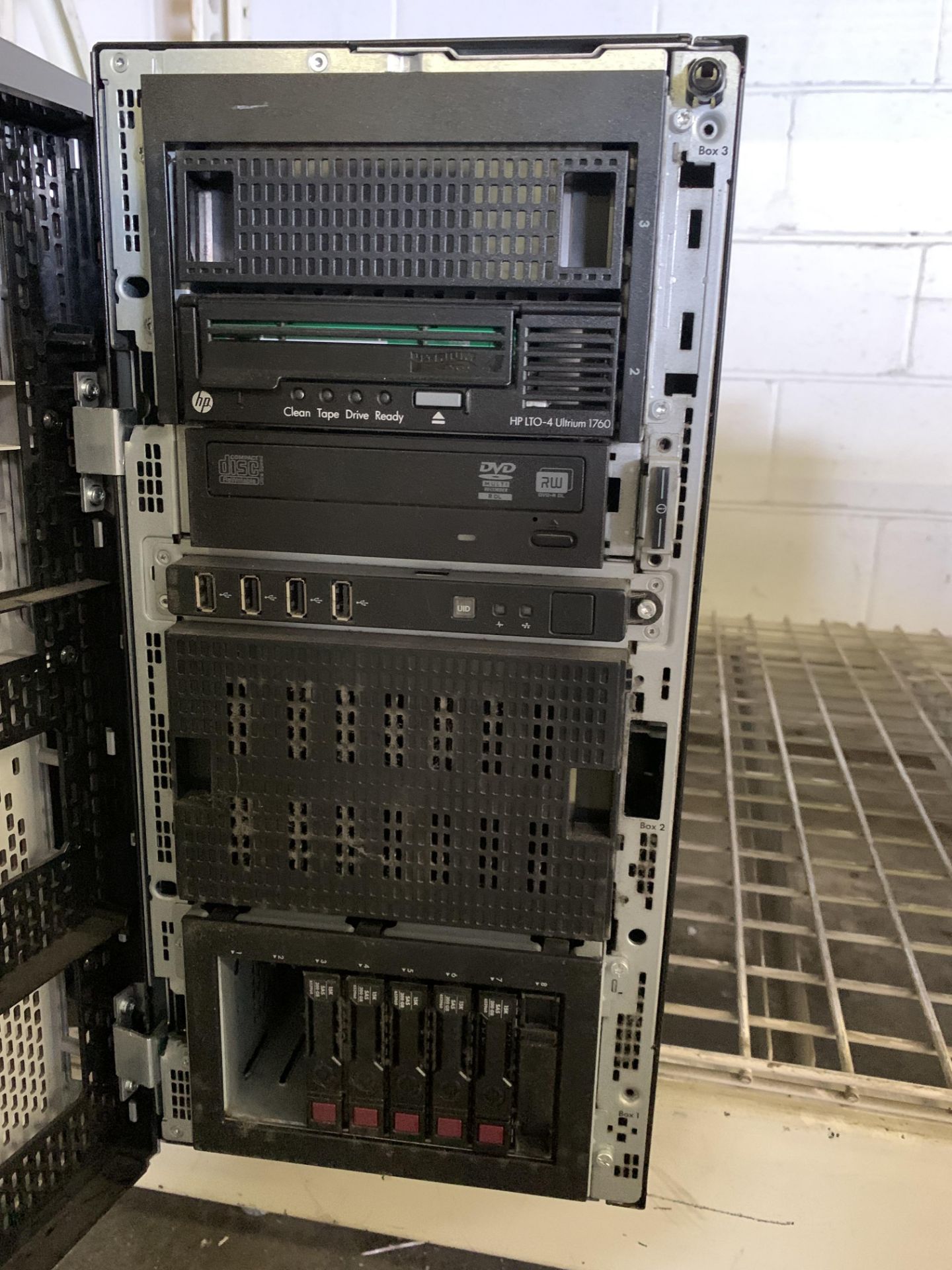 HP PROLLIANT ML350P GEN8 SERVER WITH (5) 300GB HARD DRIVES AND AN HP LTO-4 ULTRIUM 1760