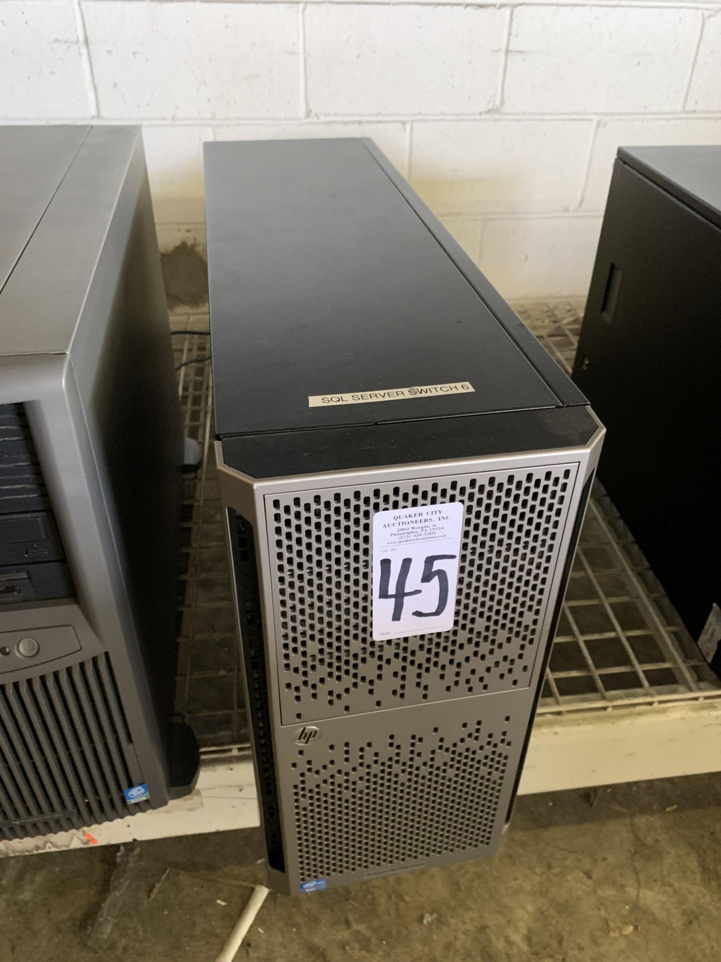 HP PROLLIANT ML350P GEN8 SERVER WITH (5) 300GB HARD DRIVES AND AN HP LTO-4 ULTRIUM 1760 - Image 3 of 4