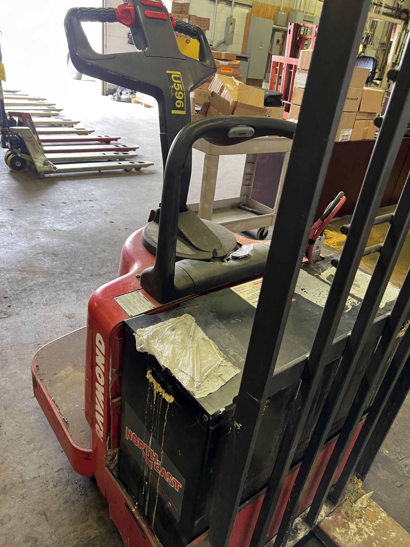 RAYMOND 112TM-FRE60L ELECTRIC STRADDLE PALLET JACK, S/N 112-05-56367 WITH BATTERY CHARGER (SLIGHT AC - Image 2 of 7