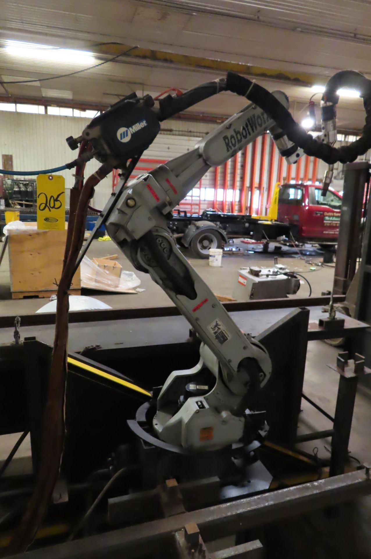 MILLER ROBOTWORX WELDING ROBOT WITH A 3-JAW WELDING POSITIONER,… - Image 4 of 18