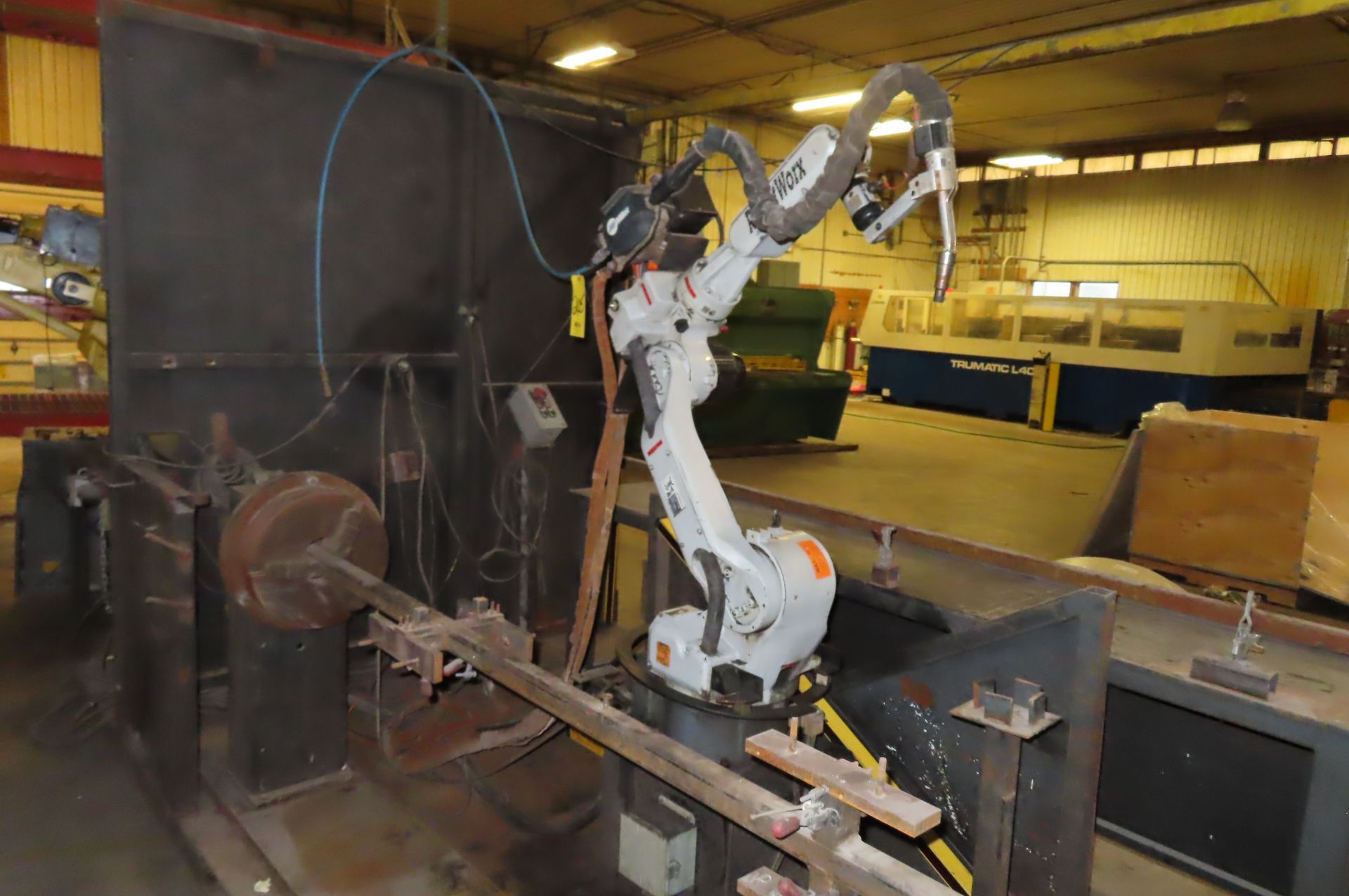 MILLER ROBOTWORX WELDING ROBOT WITH A 3-JAW WELDING POSITIONER,… - Image 3 of 18