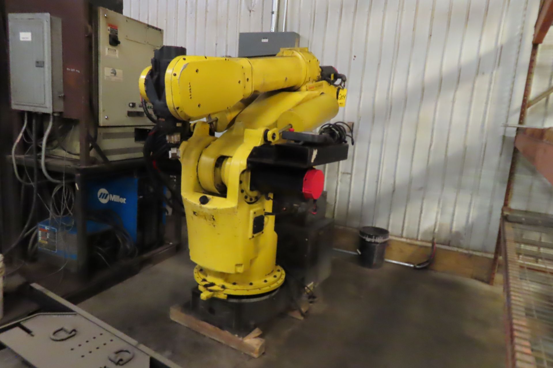 FANUC S-420IF WELDING ROBOT WITH SYSTEM R-J2 CONTROL AND PENDANT - Image 3 of 11