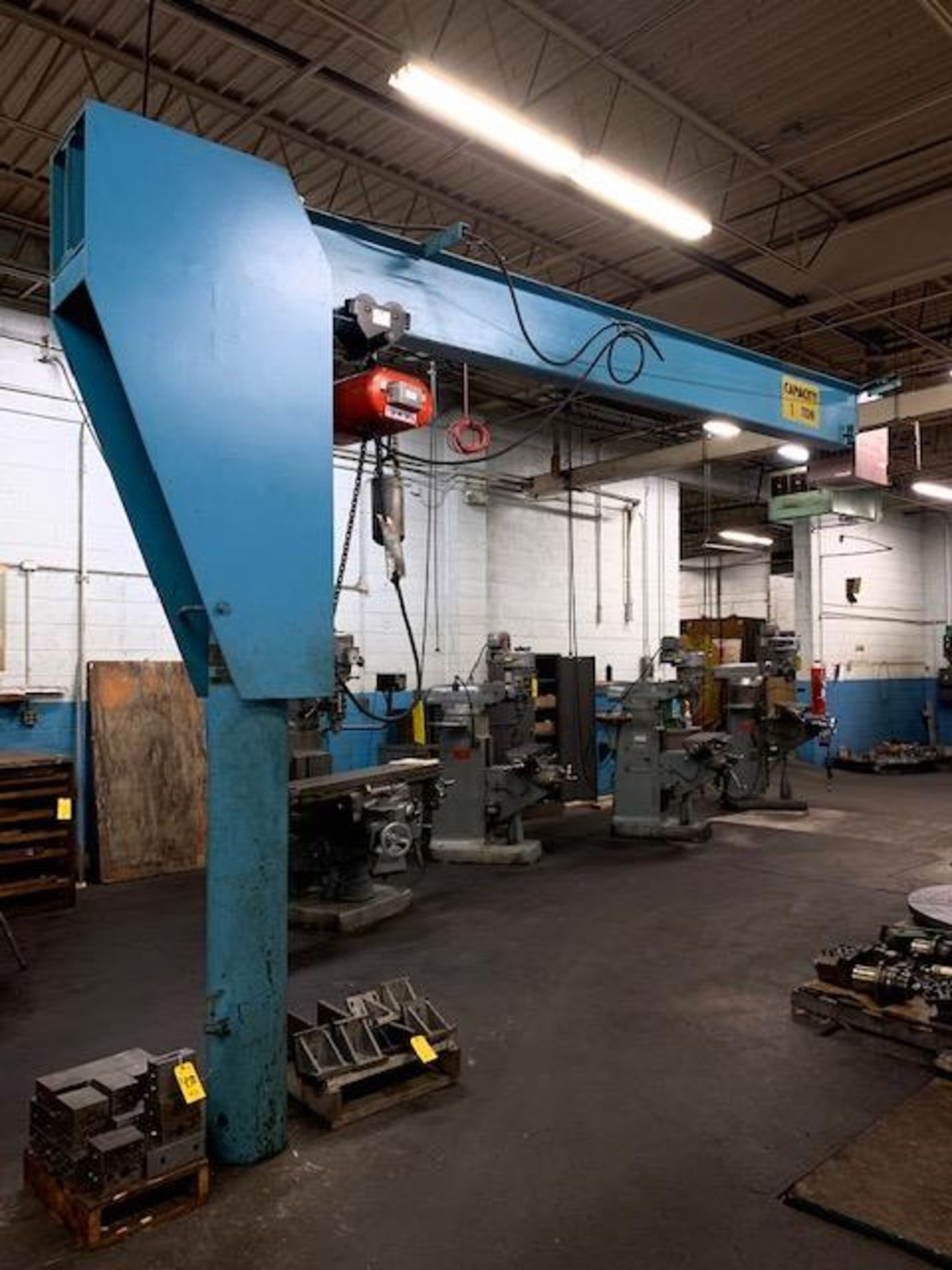 MORRIS WHEELER 360 DEGREE PEDESTAL JIB CRANE, SLEEVE INSERT MOUNTED WITH 12 FT.. - Image 2 of 3