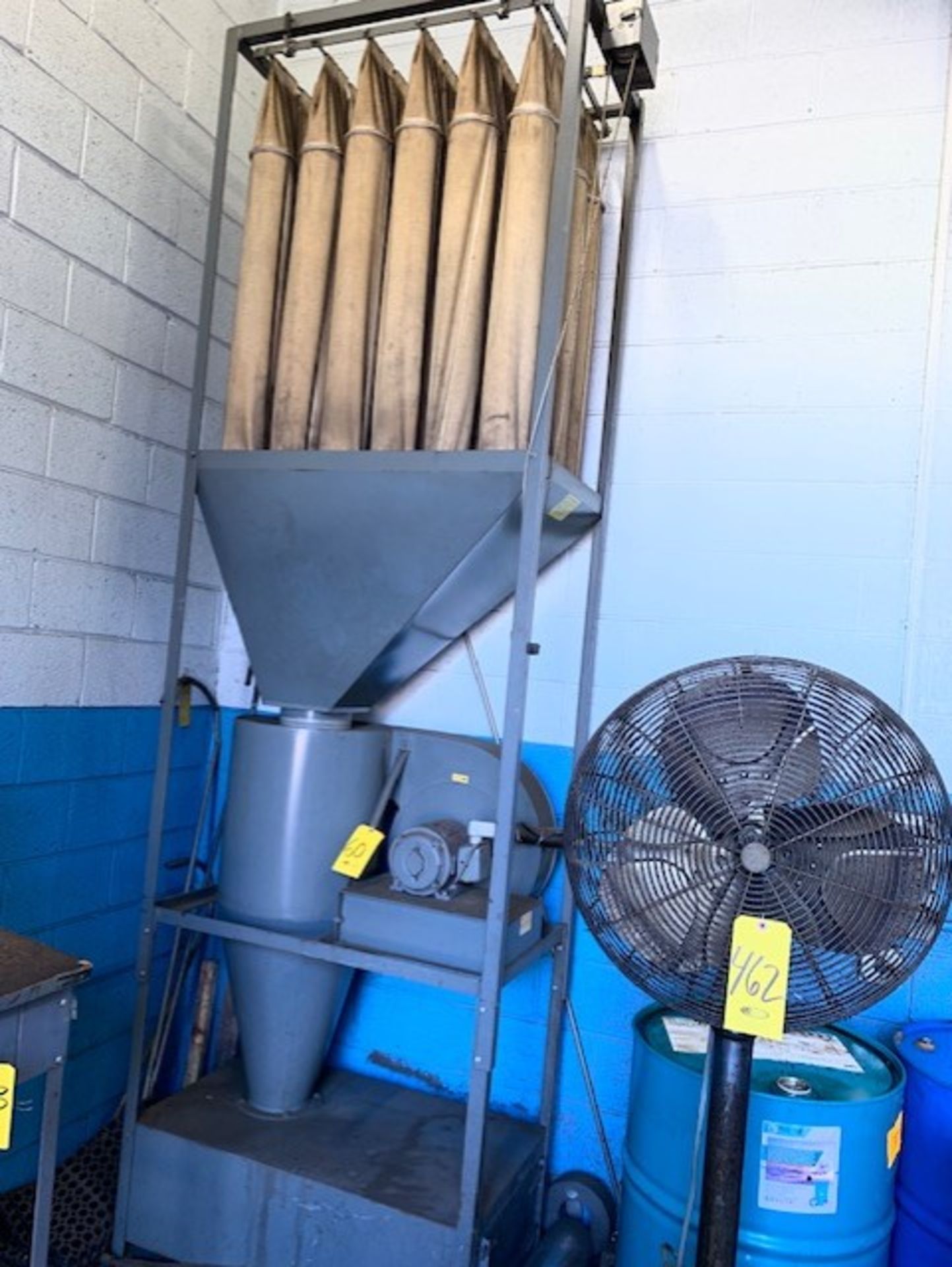 AGET 20T31-SP DUST COLLECTOR WITH 24 FILTER BAGS AND BLOWER - Image 2 of 2
