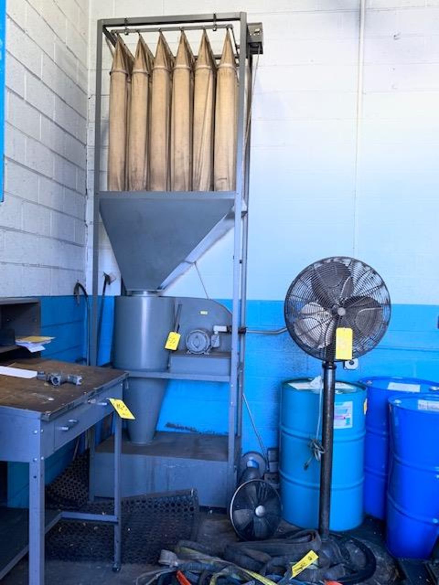 AGET 20T31-SP DUST COLLECTOR WITH 24 FILTER BAGS AND BLOWER