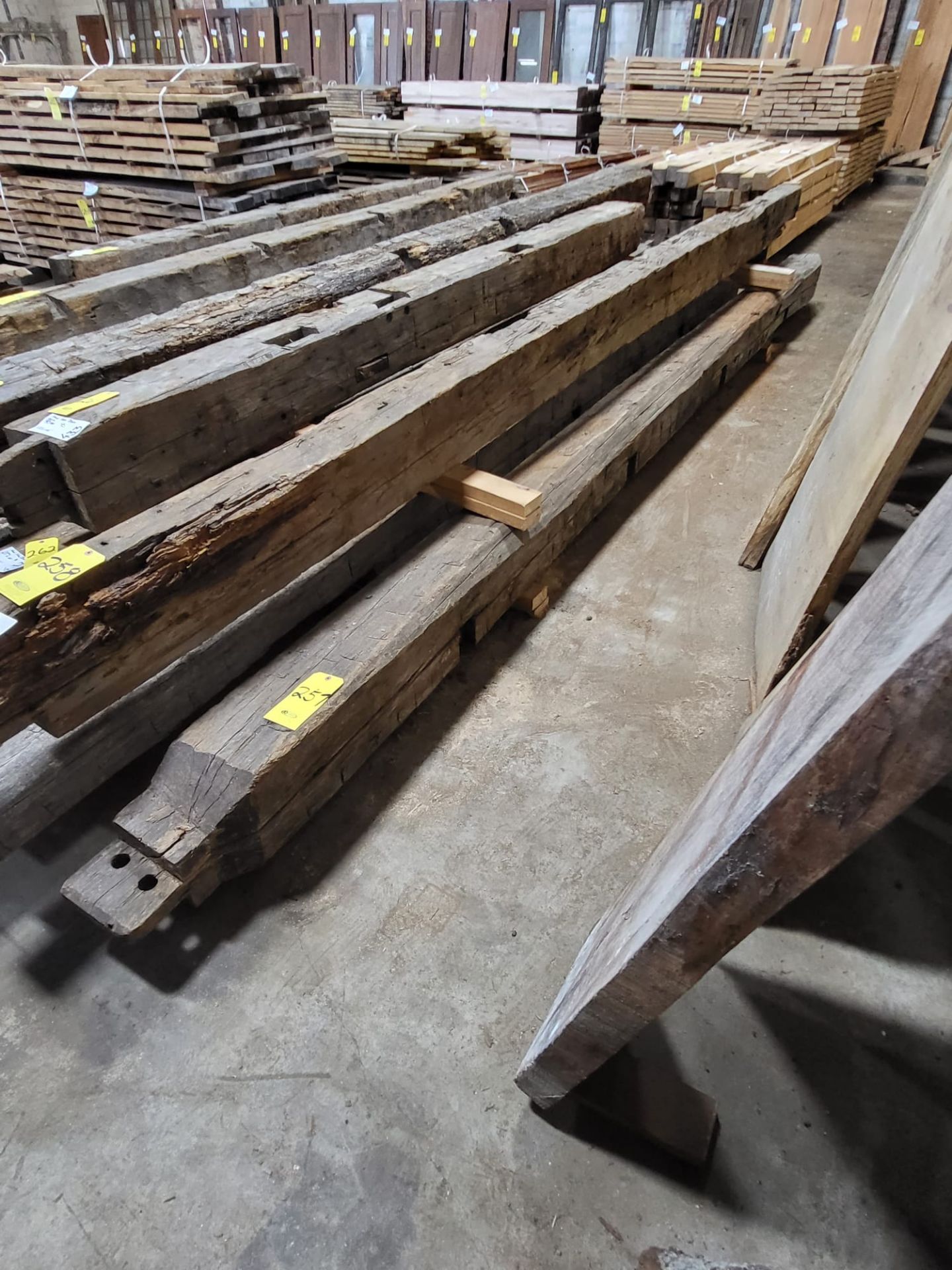 HAND HEWN BEAM 9 IN. X 9 IN. X 192 IN., APPROX 108 BOARD FT.