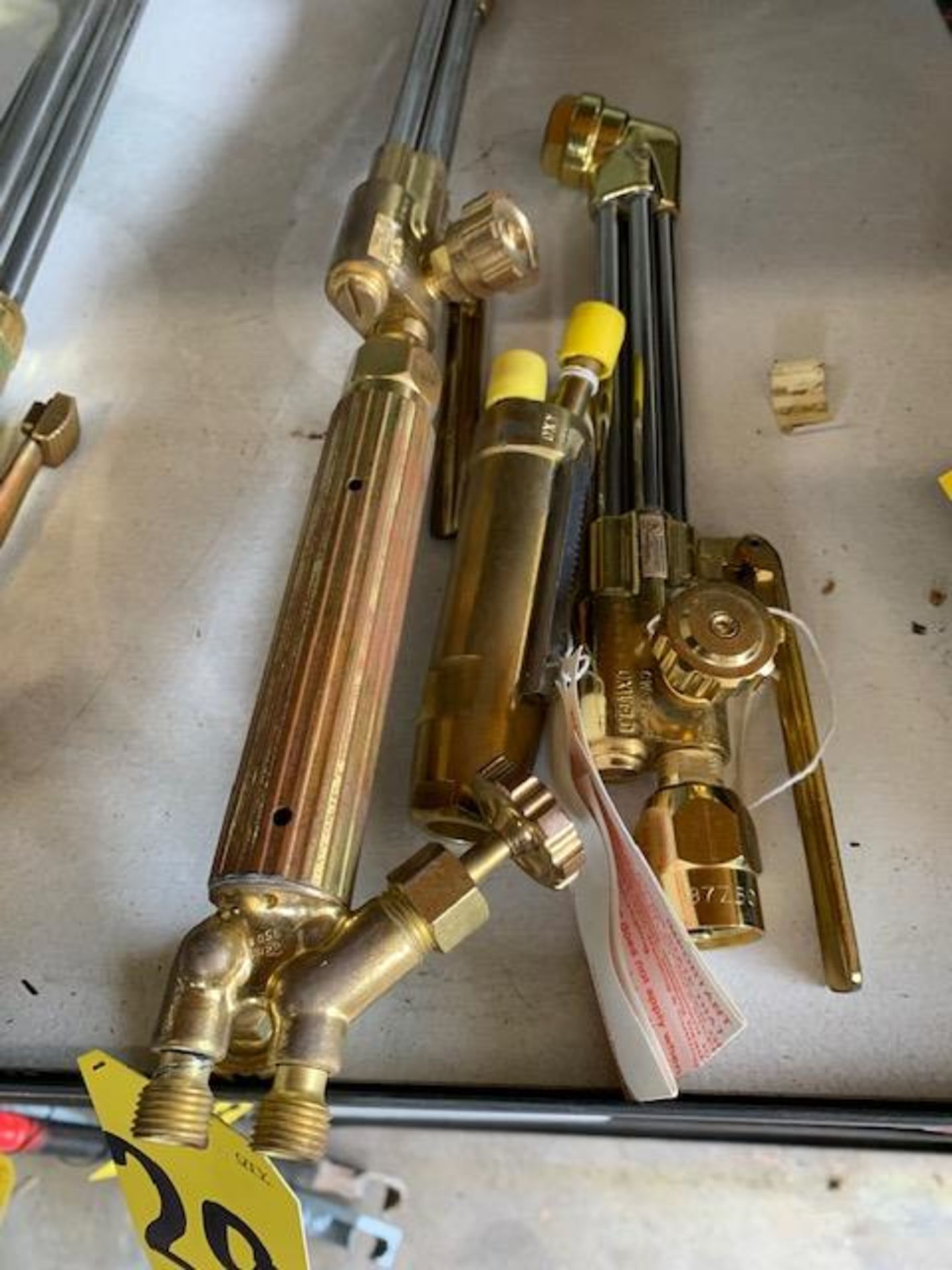 OXWELD W-17, CW-24-R AND 70-C (NEW) CUTTING TORCH ASSEMBLIES - Image 2 of 3