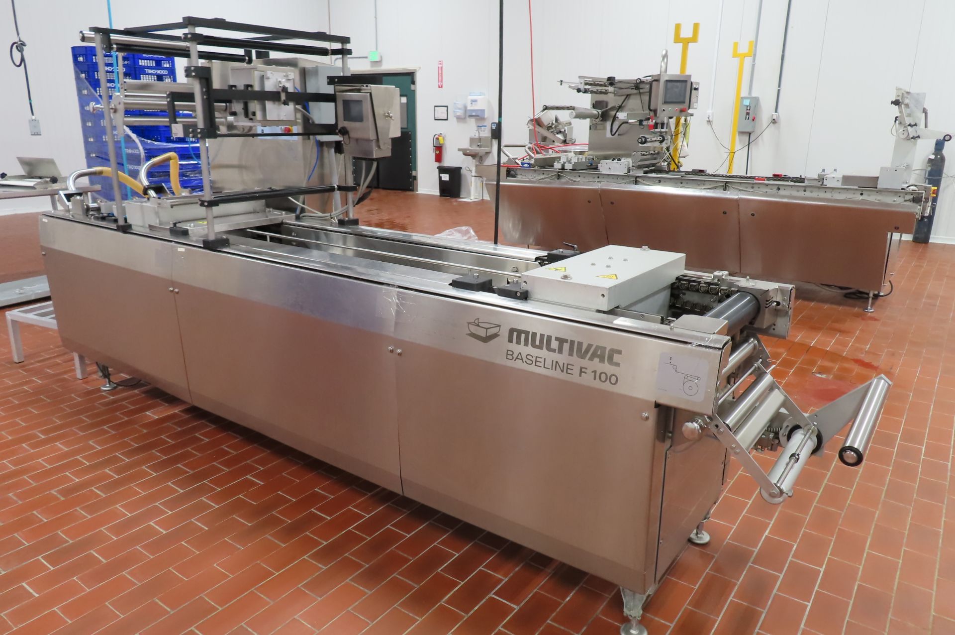 2014 MULTIVAC F100 FORM, FILL AND SEAL MACHINE, S/N 190077- TRAY FEED LOADER NEEDS REPAIR