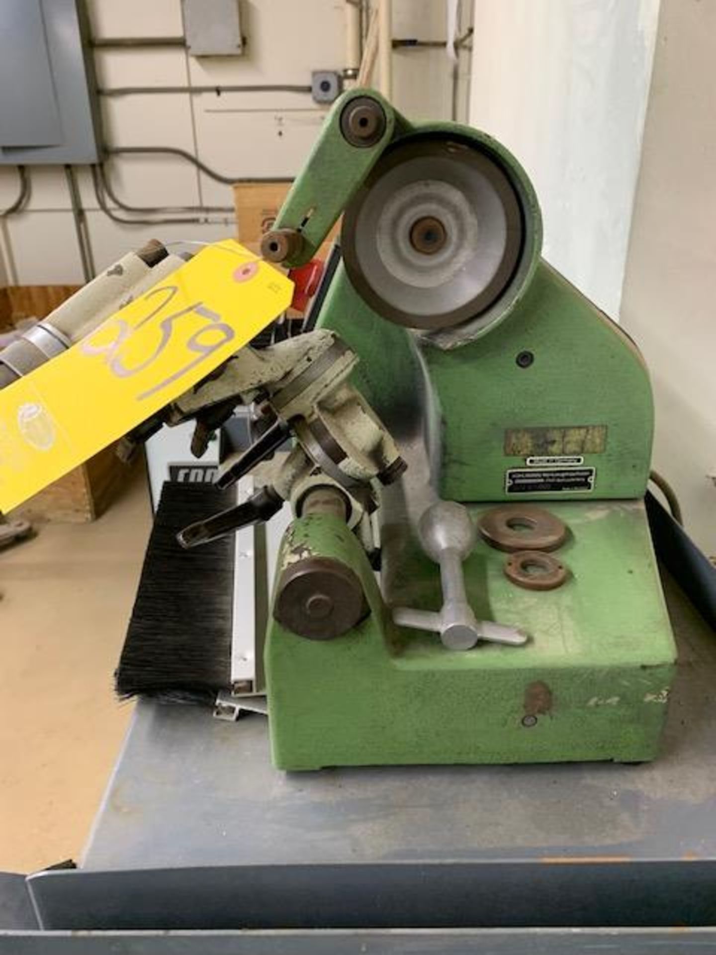 KUHLMANN SU 2 SINGLE LIP TOOL AND CUTTER GRINDER WITH COLLETS, CABINET, AND WHEELS, .04 IN.-.51... - Image 3 of 6