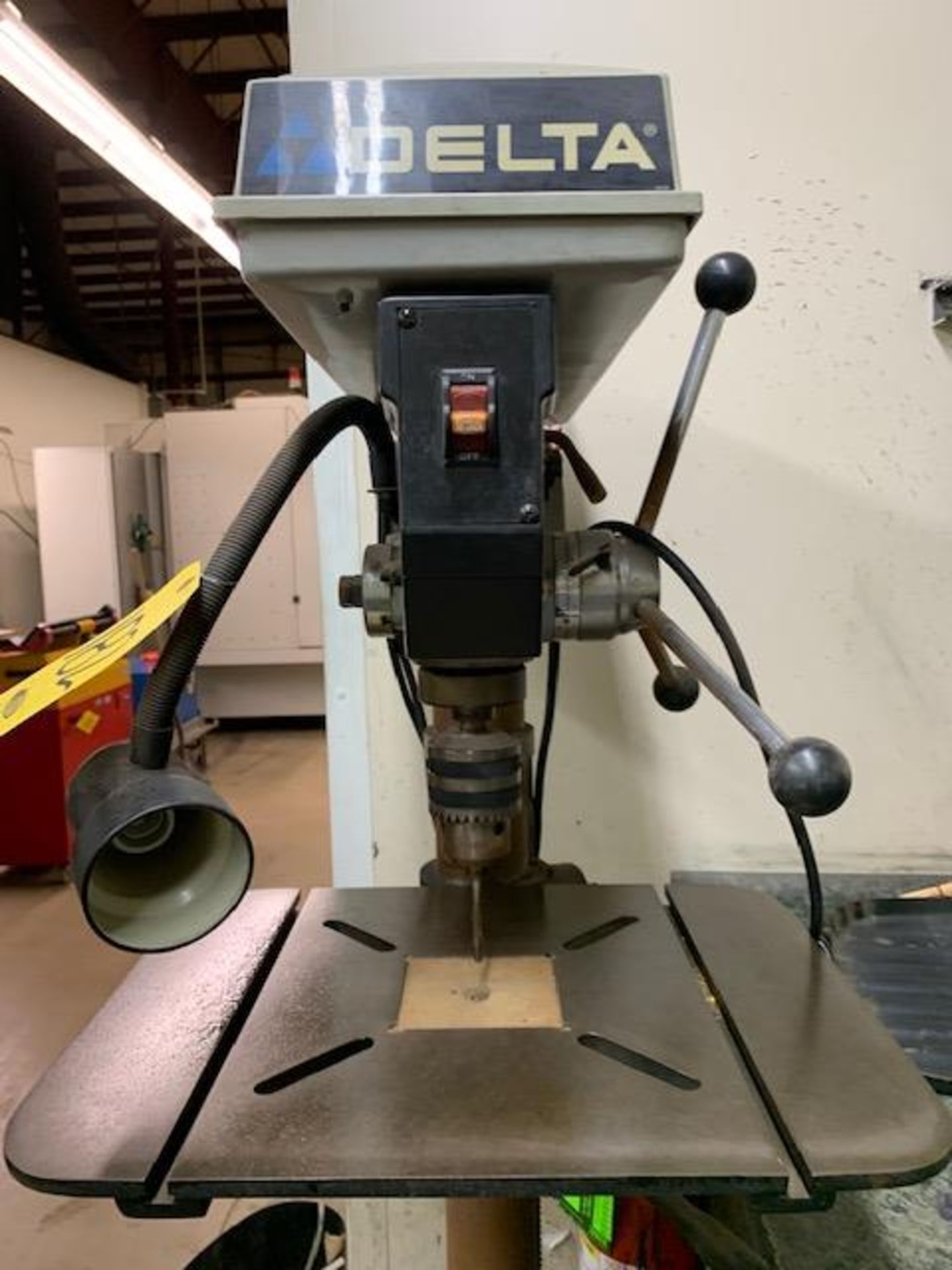 DELTA 17-950L 17 IN. PEDESTAL DRILL PRESS, S/N 2007 37-XL, DUAL LASER POD, 14 IN. X 18 IN. TABLE - Image 2 of 3