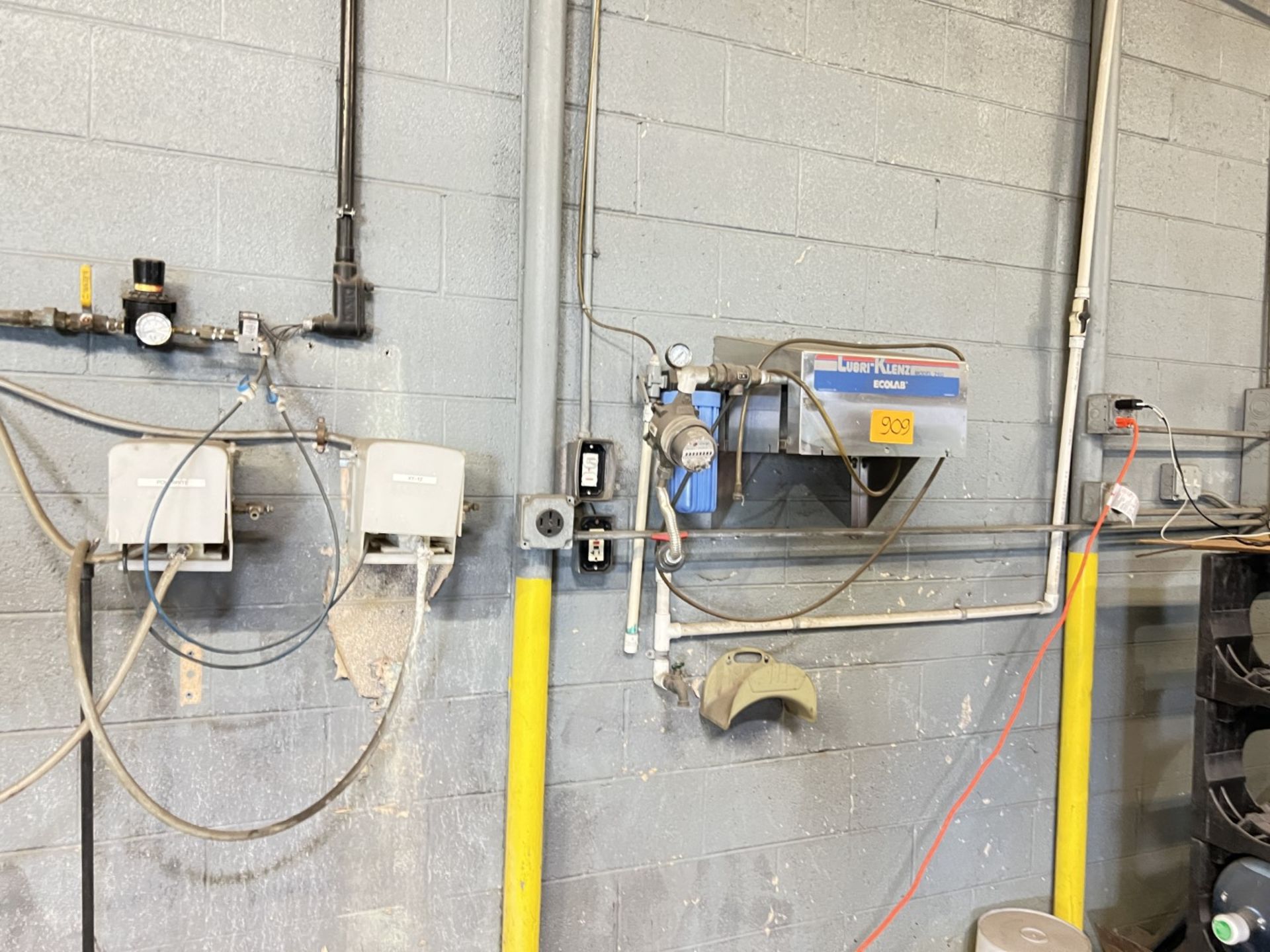 Rinser/Filler Lubricant and Sanitizing Unit