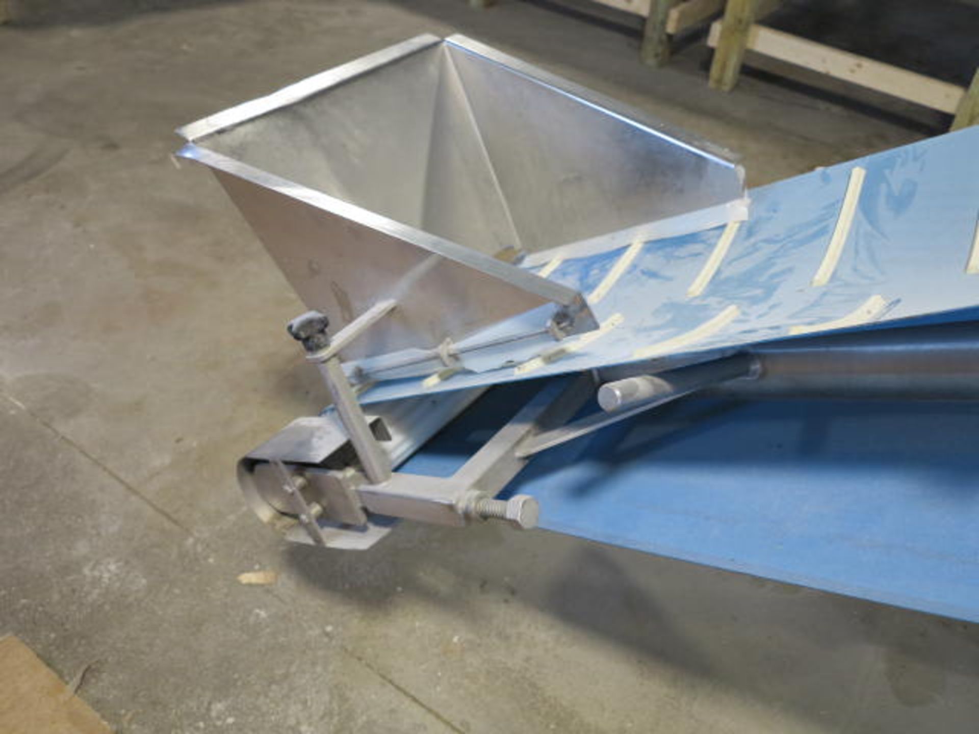 28' Long x 18" adjustable Height Mobile Trough Conveyor, F&R. All Stainless. .5HP Gear Motor - Image 3 of 9