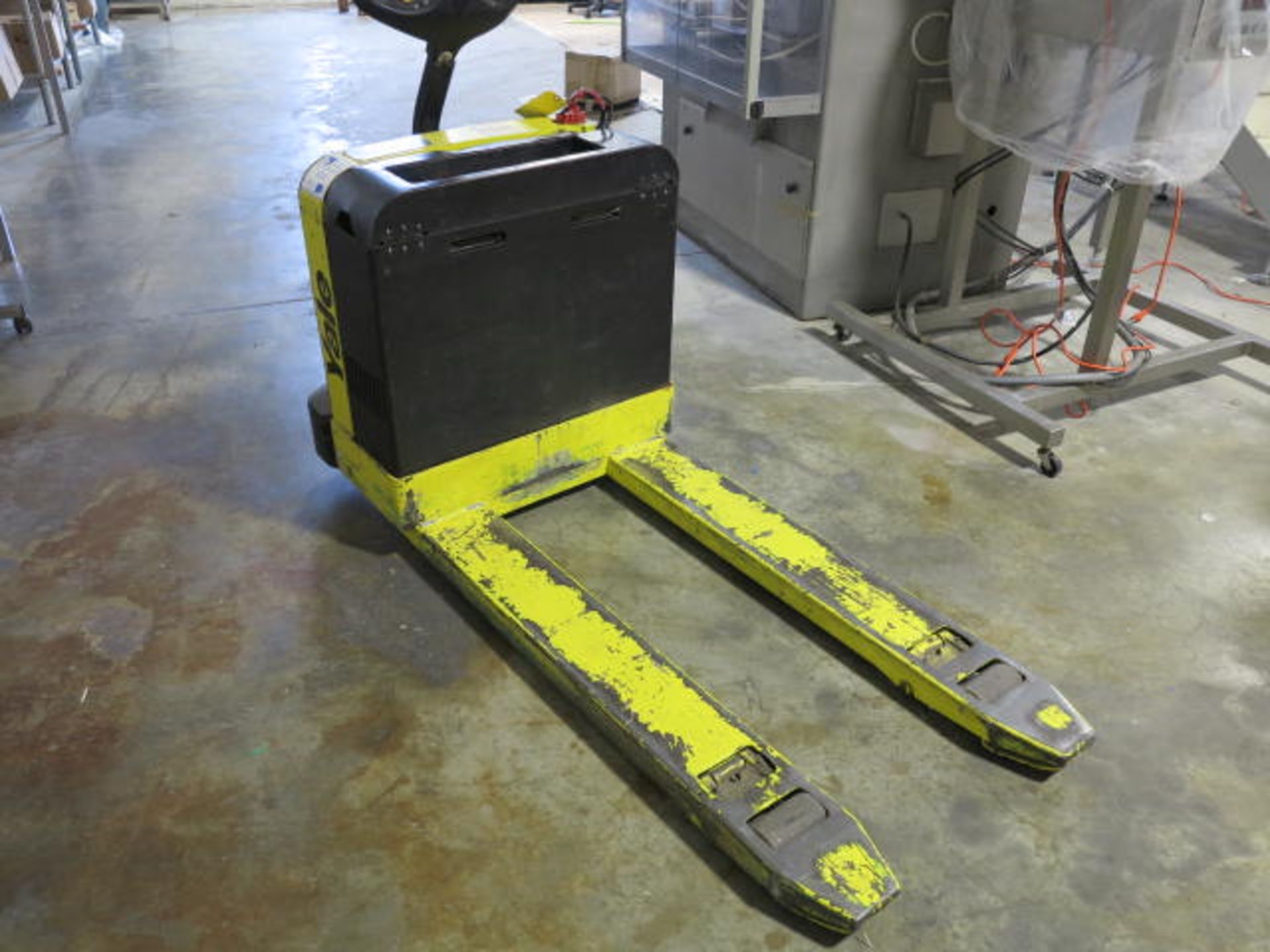 Yale 4000# Electric Pallet Jack Model MPB040-EN24T2748 s/n B827N14051B;