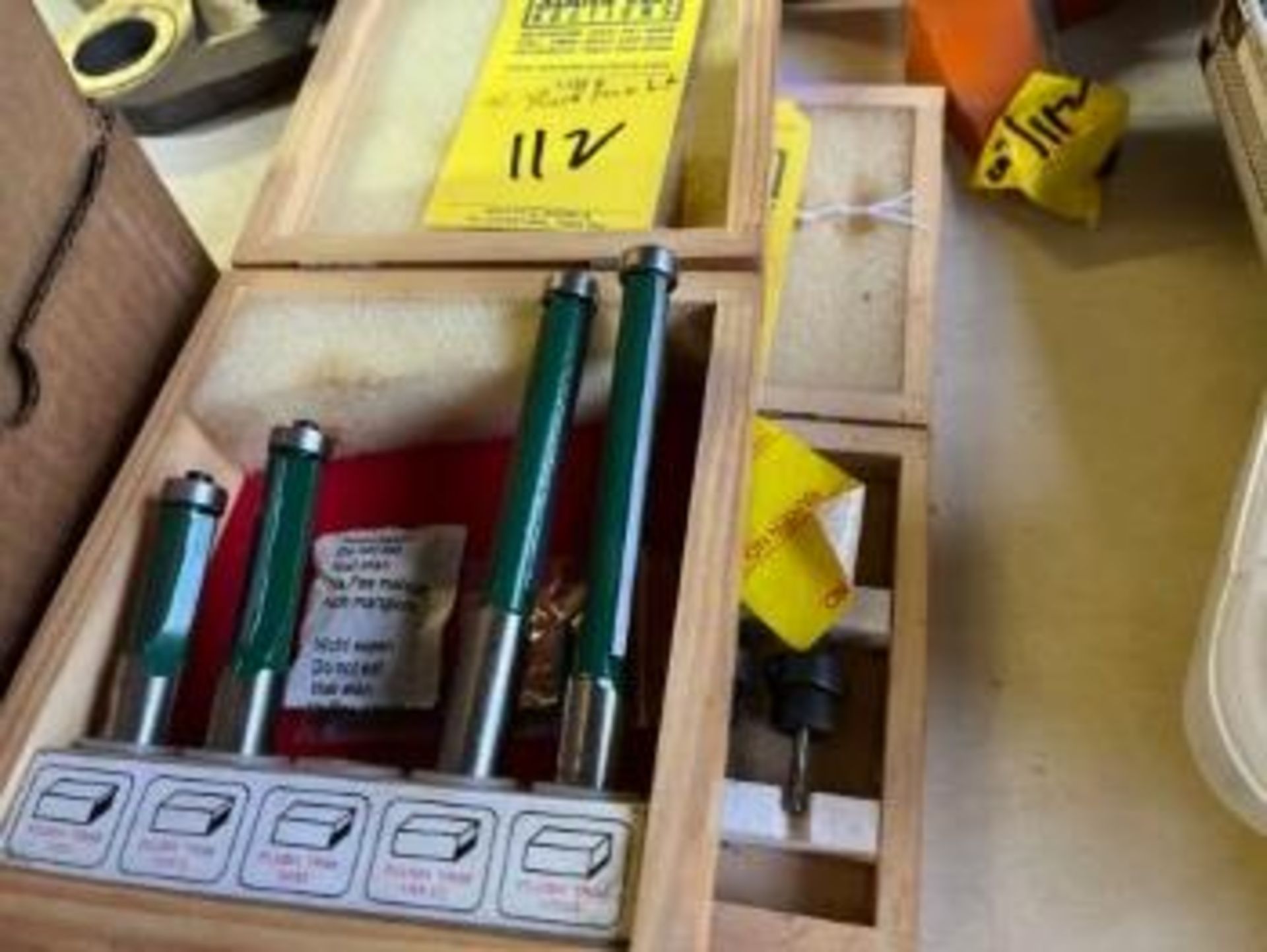 CASE WITH 4 DIFFERENT ROUTER BITS & 9 ASSORTED SIZE