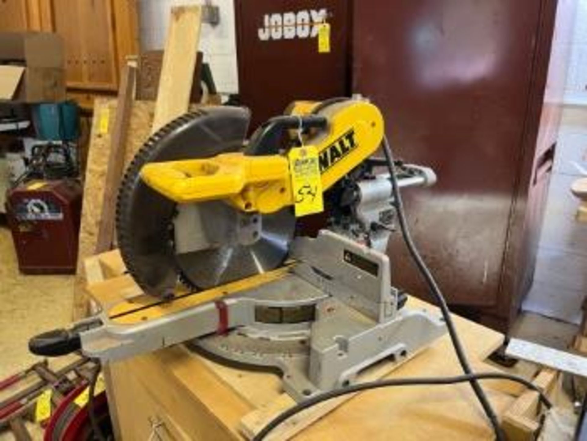 DEWALT DW718 DOUBLE BEVEL SLIDING COMPOUND MITER SAW