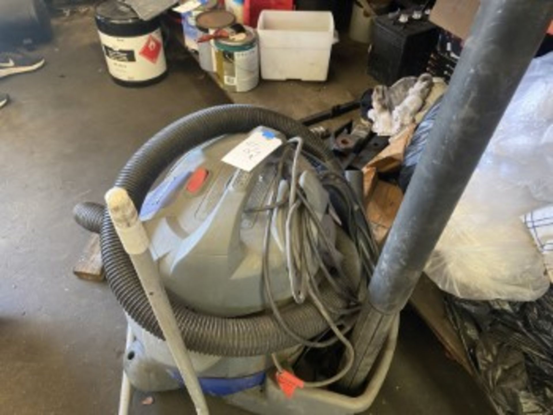 BLUE SHOP VAC ''CONTRACTOR'' WITH ATTACHMENTS - Image 3 of 3