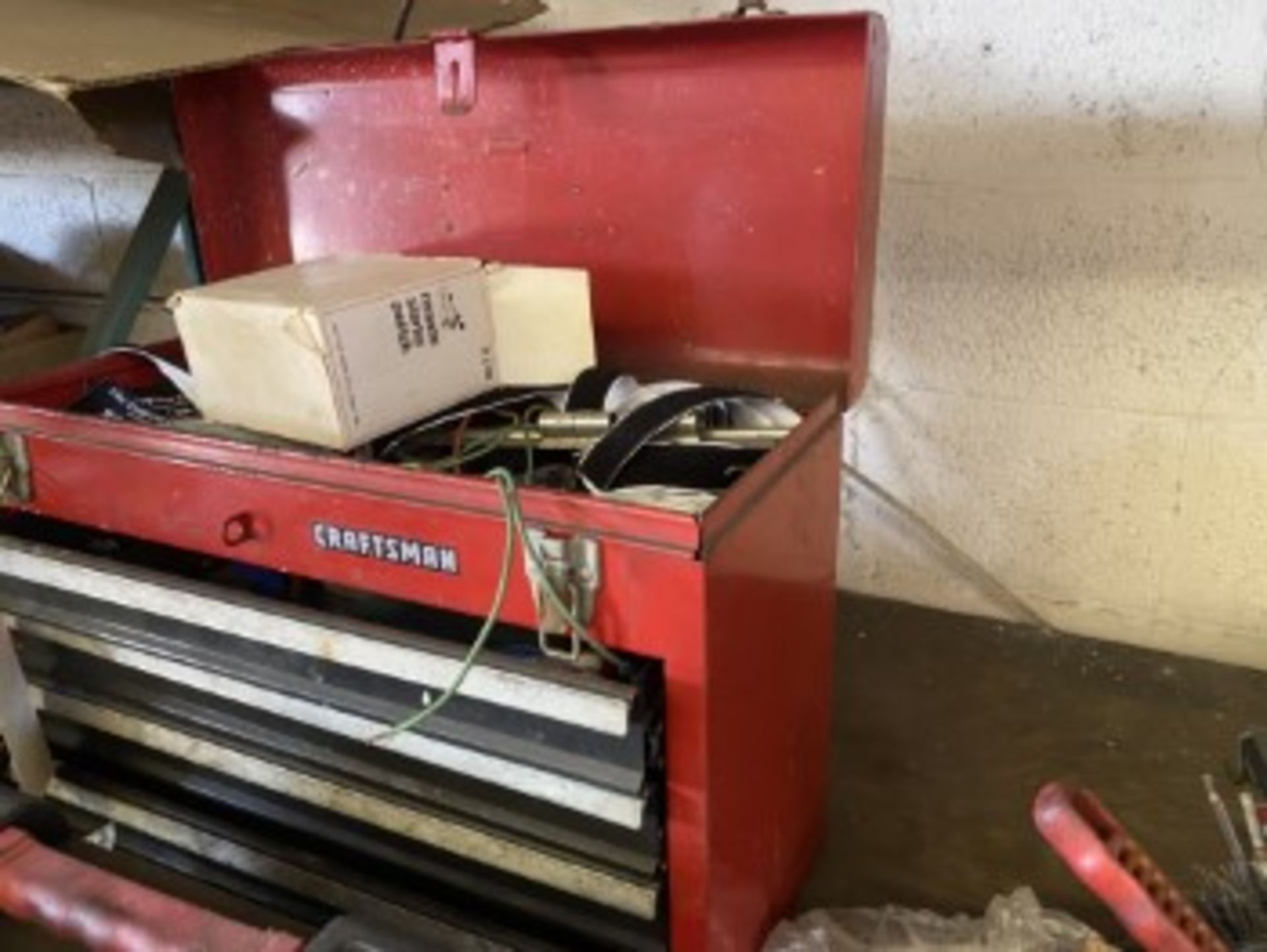 RED CRAFTSMAN TOOL BOX (NO CONTENTS) - Image 3 of 3