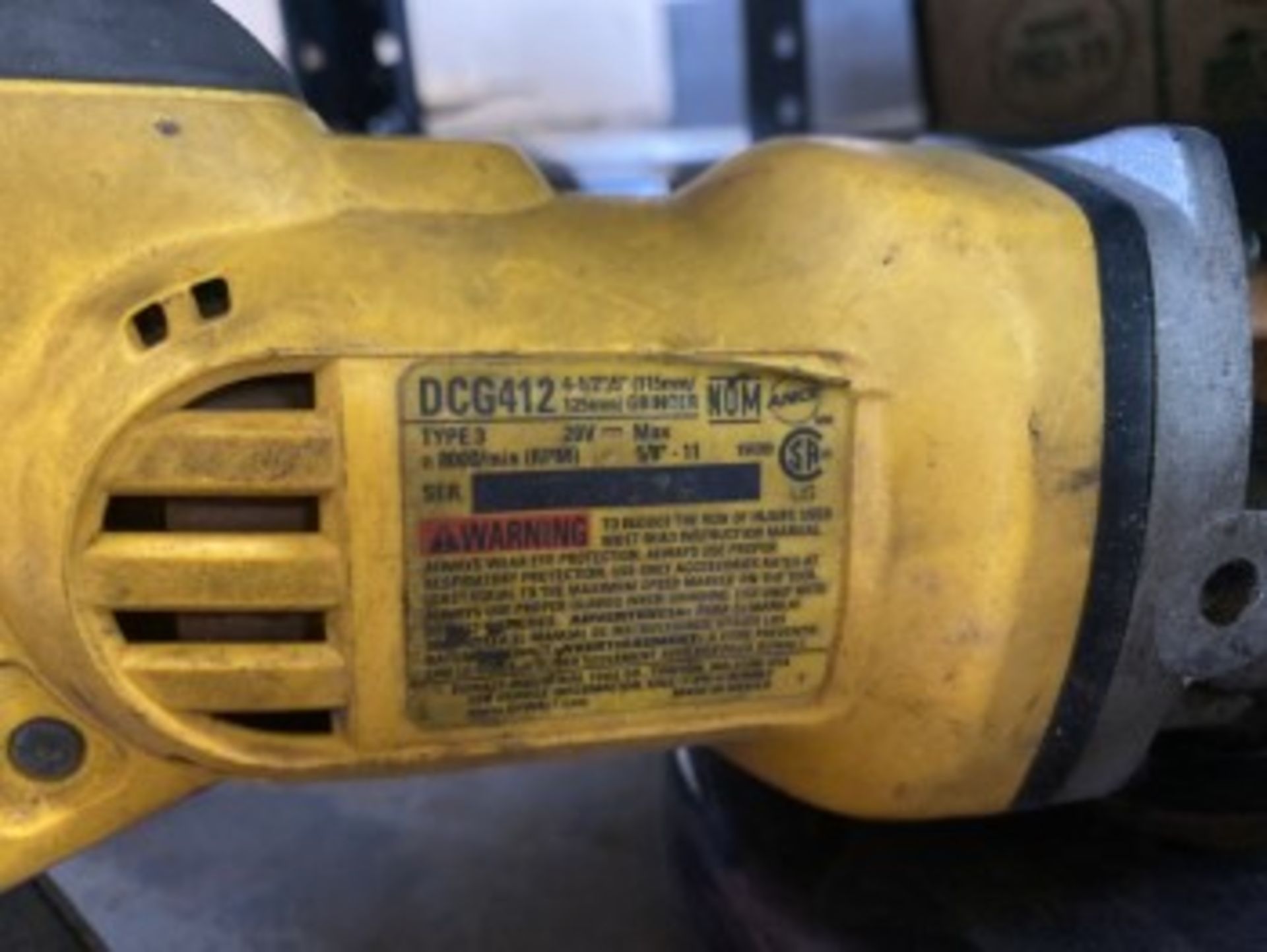 DEWALT GRINDERS - 1- ELECTRIC / 1- NO BATTERY - Image 5 of 6