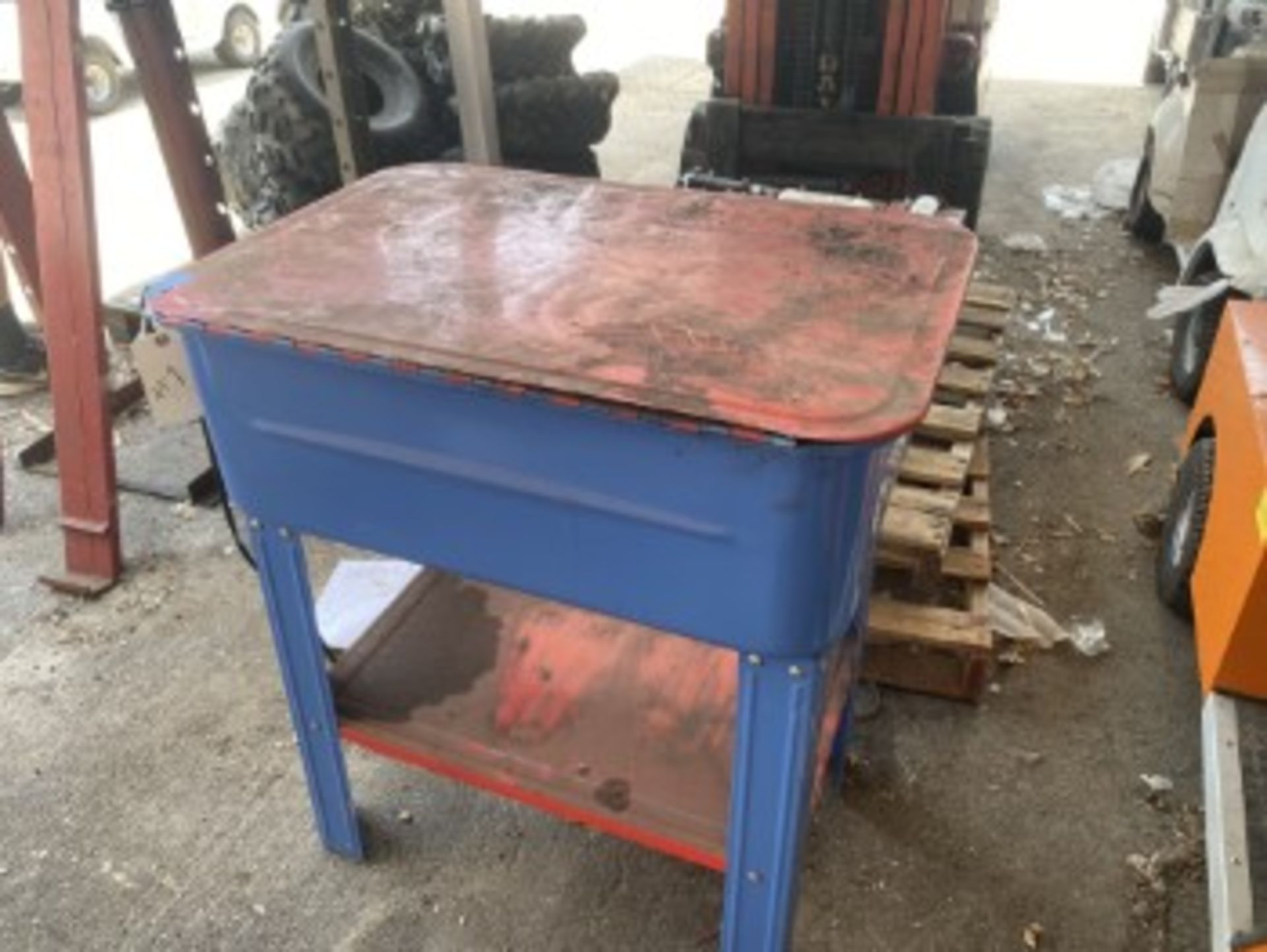CHICAGO BLUE / RED PARTS WASHER - 20 GALLON - Image 2 of 5