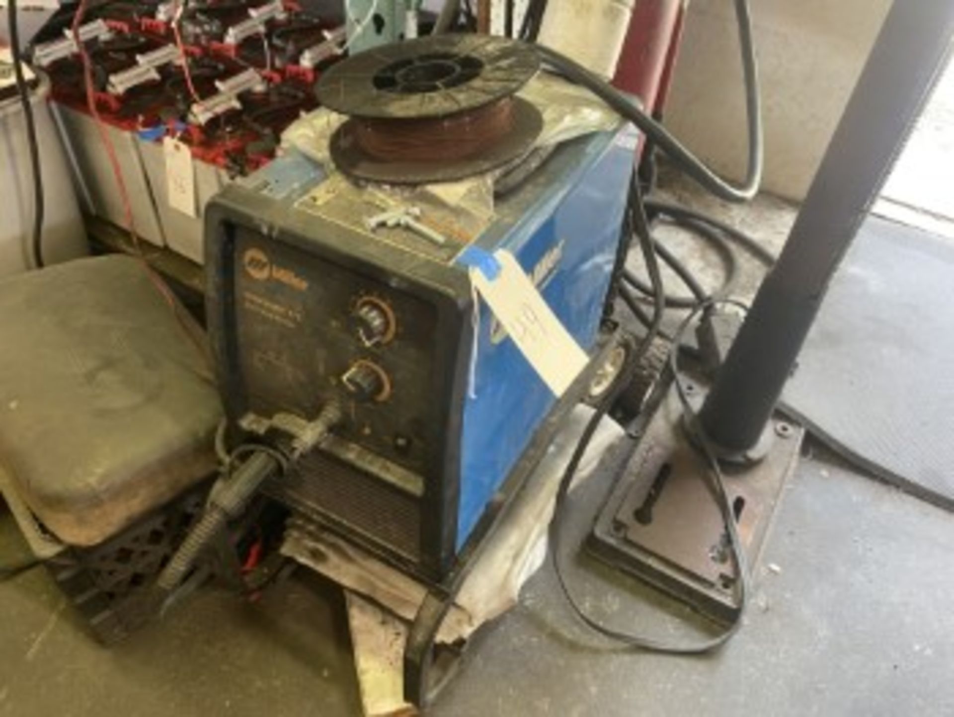 MILLER MILLERMATIC 175 WIRE WELDER WITH TANK & CART - 230V