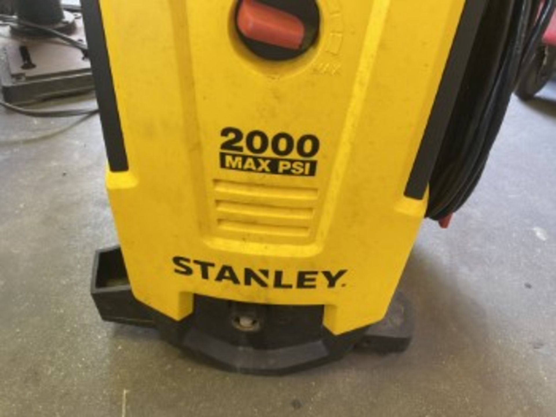 STANLEY ELECTRIC PRESSURE WASHER - 200 MAX PSI - Image 2 of 4