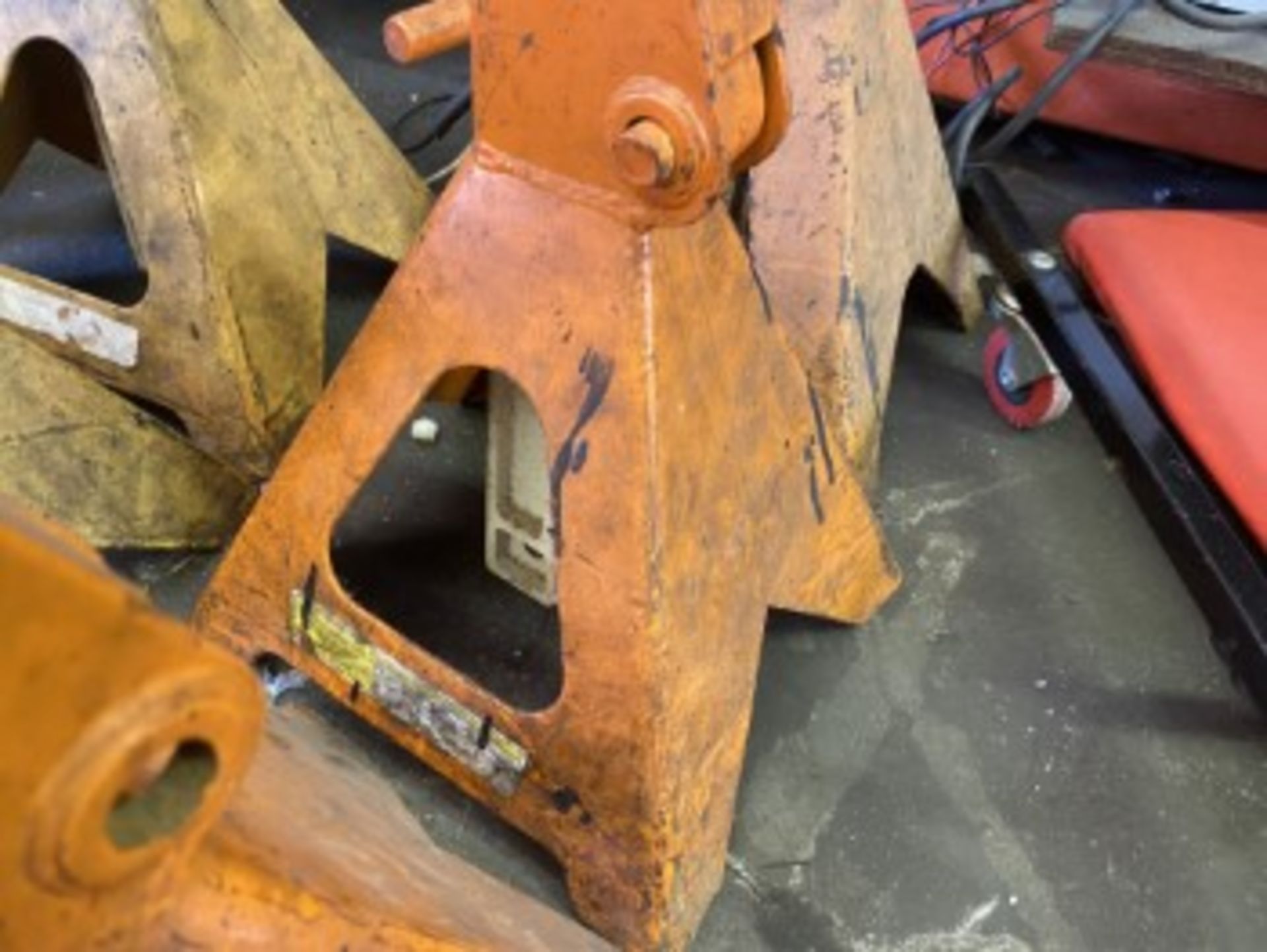 LARGE ORANGE JACK STANDS - Image 3 of 3