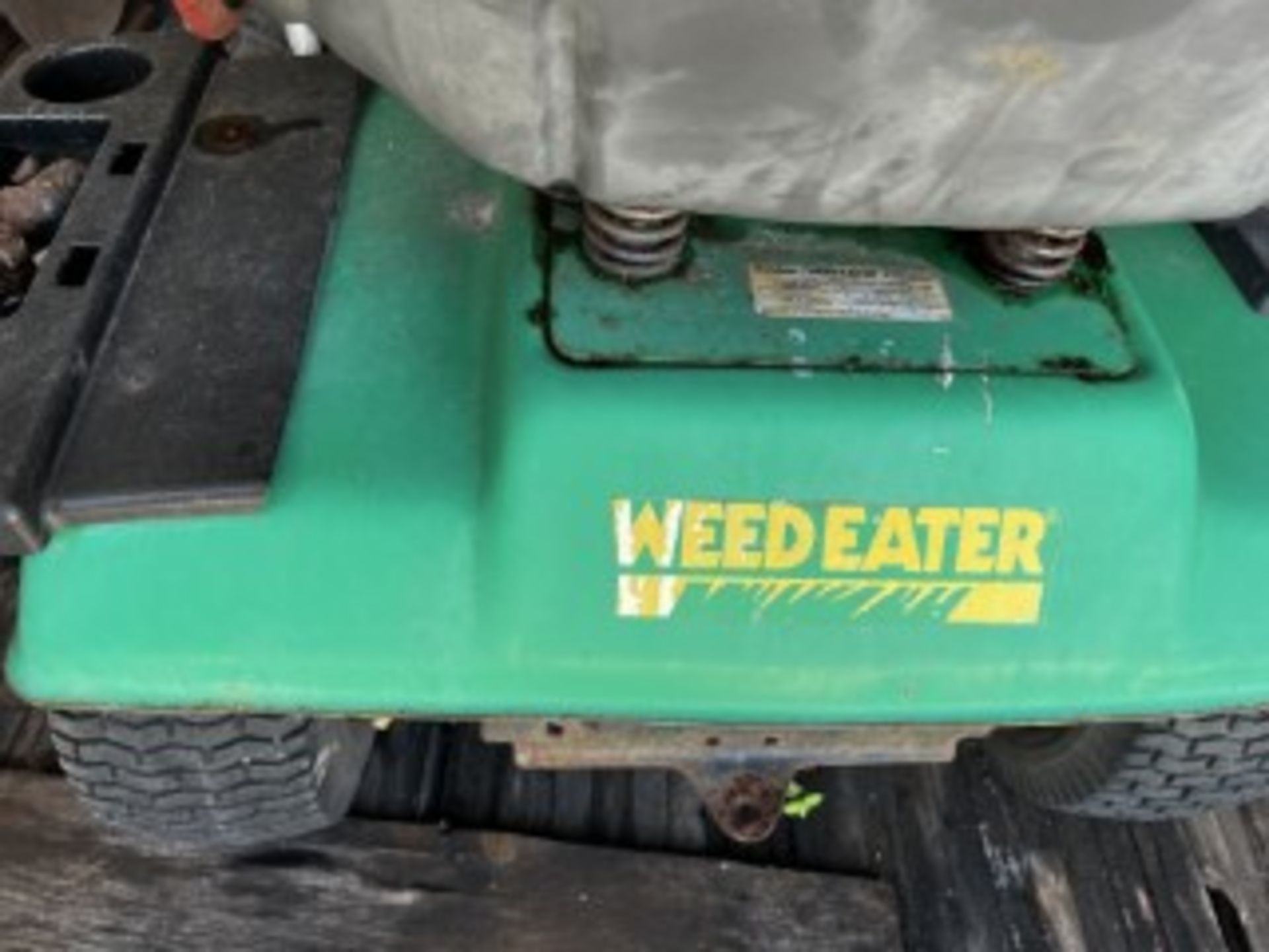 WEED EATER RIDING MOWER - 30'' DECK