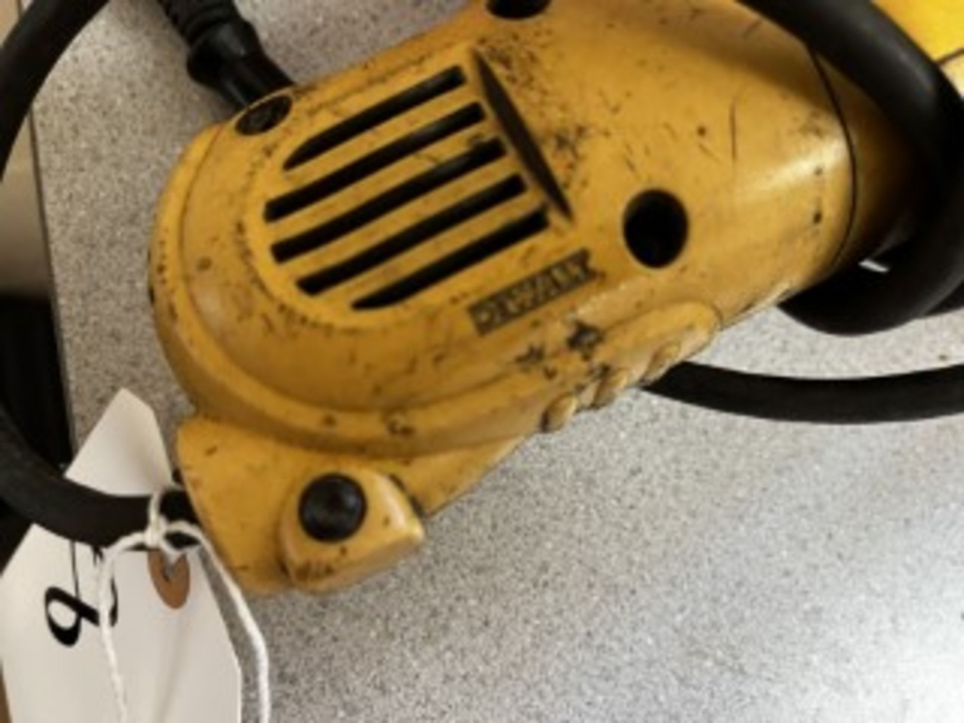 DEWALT ANGLE GRINDER - 4 1/2'' - Image 2 of 3