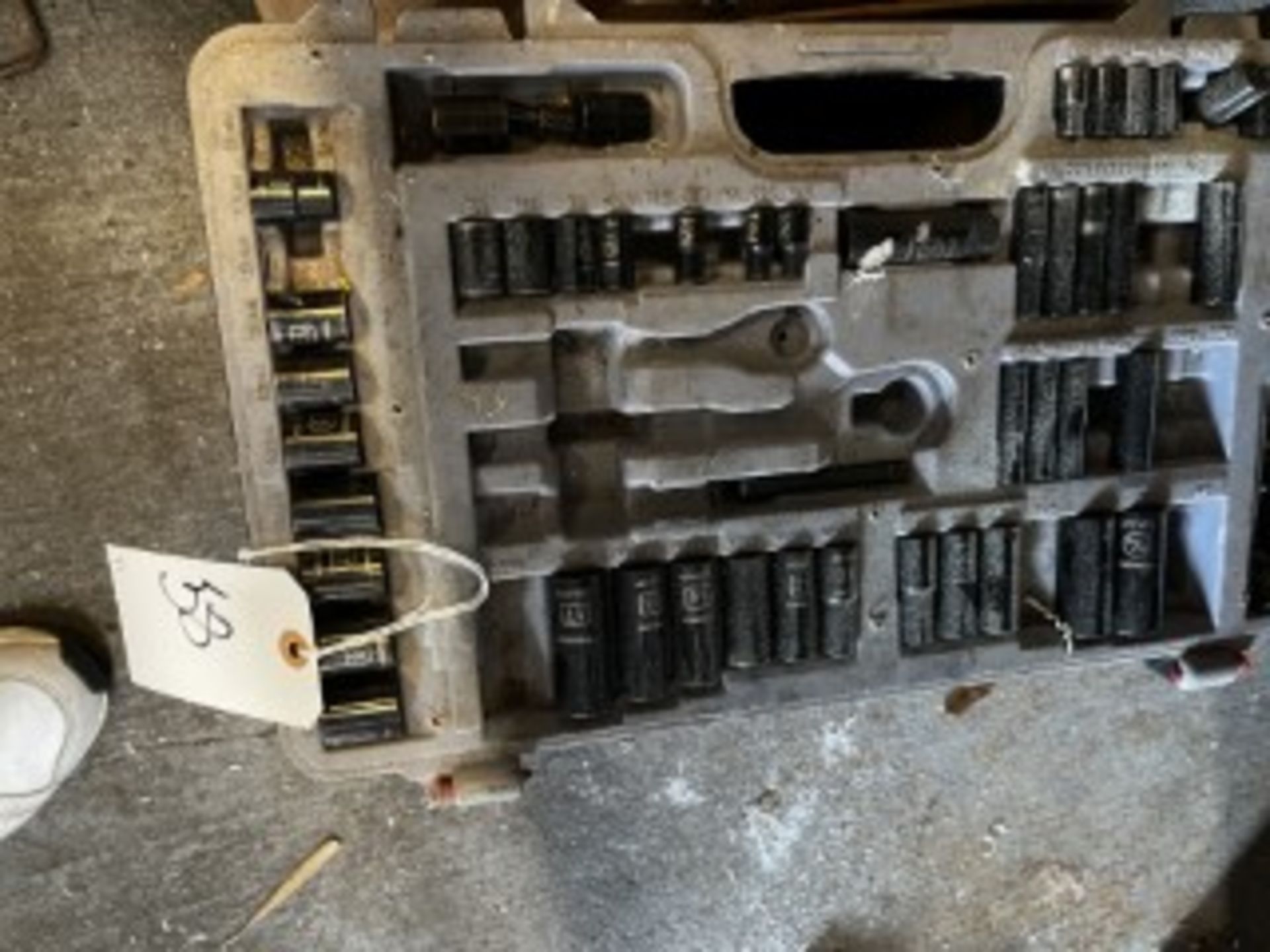 ASSORTED SOCKETS - SAE / METRIC