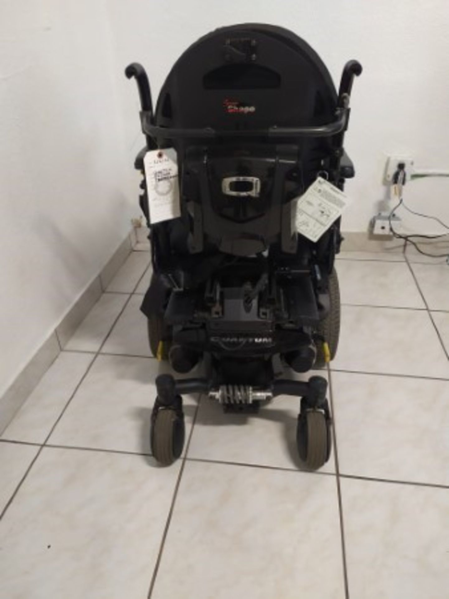 2015 QUANTUM Q6 EDGE 6-WHEEL REHAB POWER CHAIR WITH JOYSTICK CONTROL & RECLINING SEAT - BLACK (300LB - Image 3 of 5