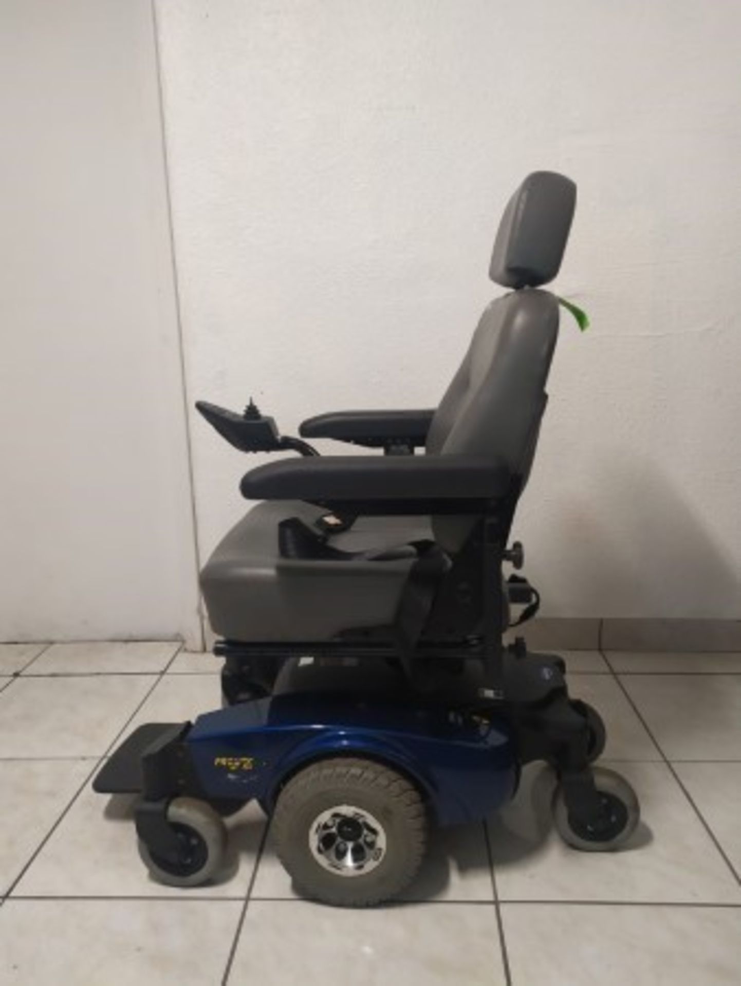 INVACARE PRONTO 51 SURE STEP 6-WHEEL POWER CHAIR WITH JOYSTICK CONTROL - BLUE - 300LB CAPACITY (CHAR