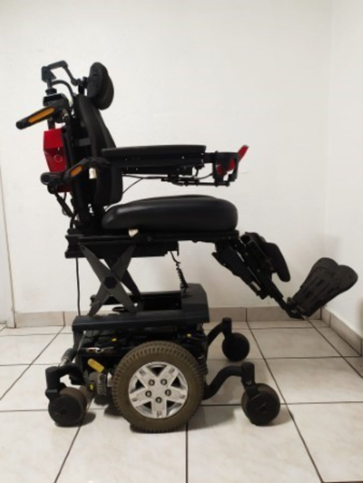 2015 QUANTUM Q6 EDGE 6-WHEEL REHAB POWER CHAIR WITH JOYSTICK CONTROL, KEYBOARD, RECLINING SEAT WITH - Image 9 of 9