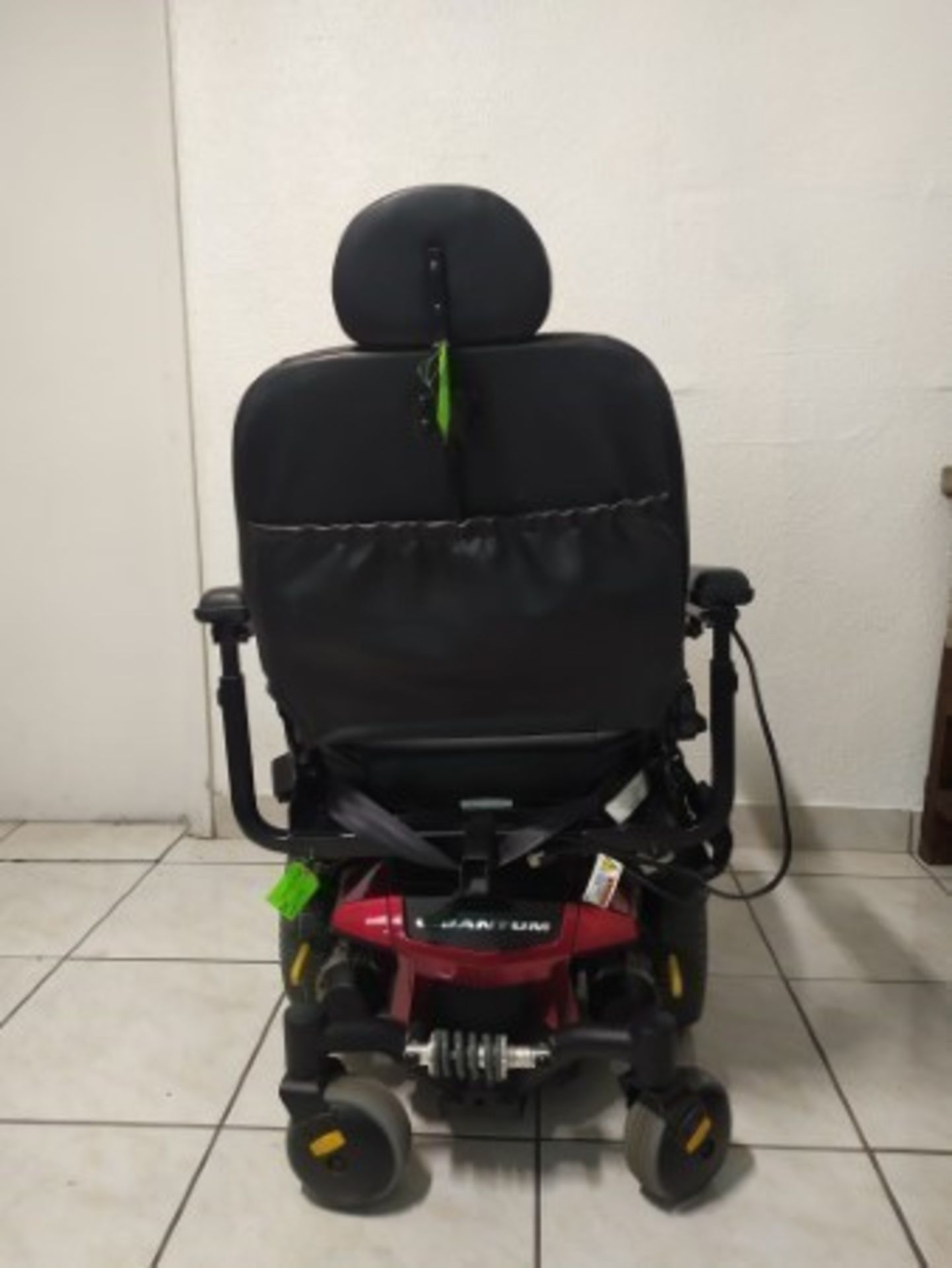 2017 QUANTUM Q6 EDGE 6-WHEEL POWER CHAIR - RED - 400LB CAPACITY - SERIAL No. JB622617126020 (CHARGER - Image 4 of 4