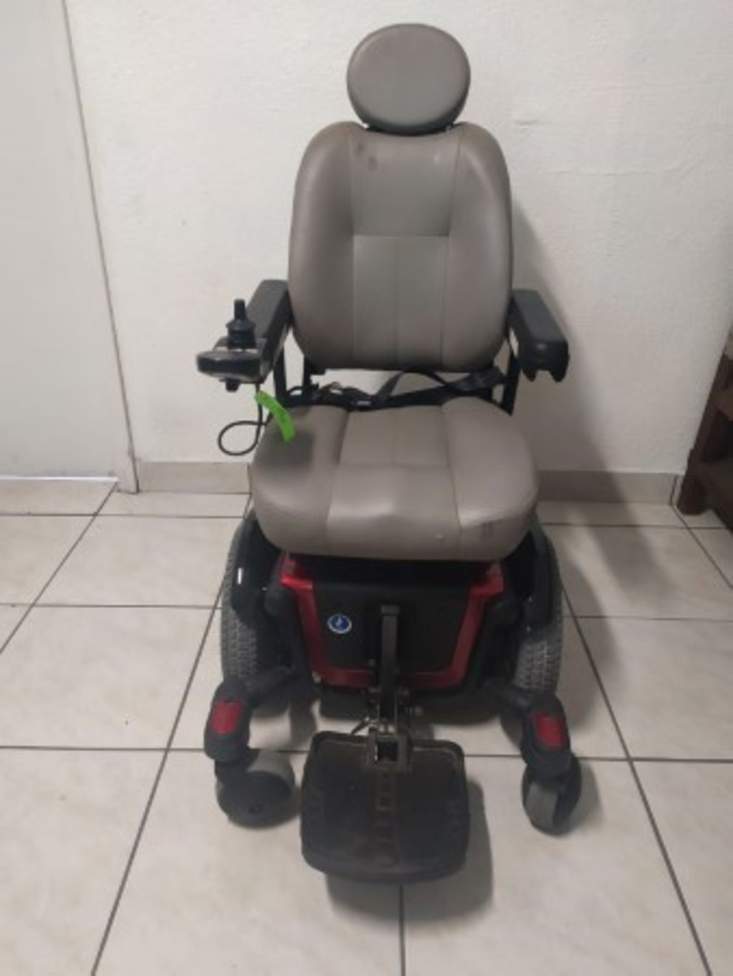 2017 QUANTUM 600 6-WHEEL POWER CHAIR WITH JOYSTICK CONTROL - RED - 400LB CAPACITY - SERIAL No. J5701 - Image 2 of 4