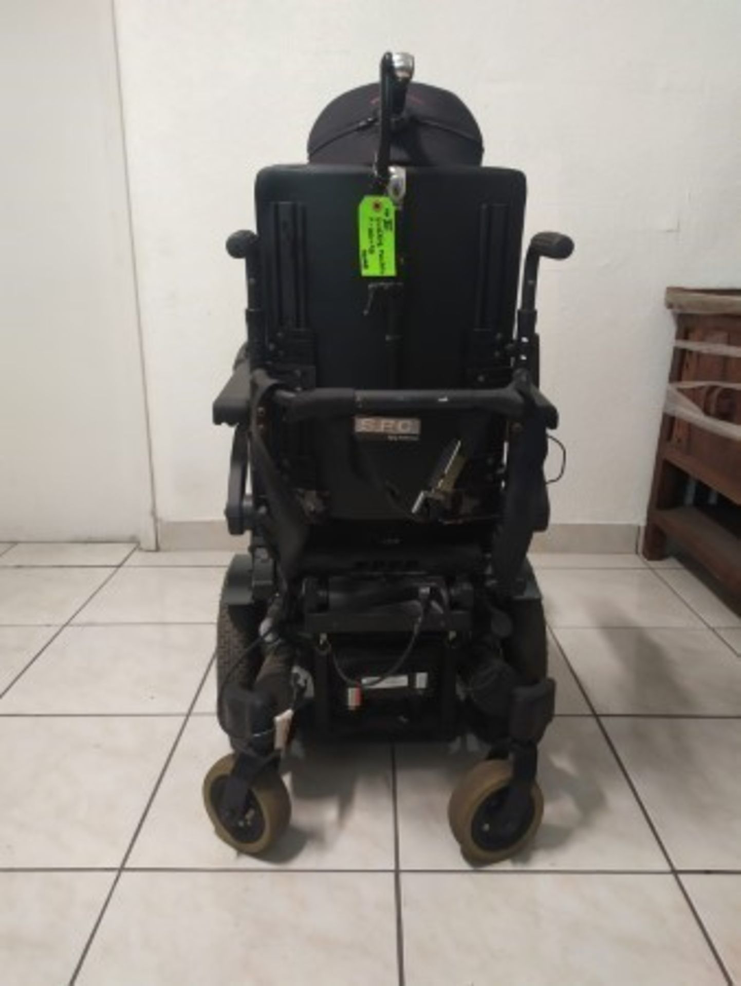 2014 QUICKIE PULSE 6 6-WHEEL REHAB POWER CHAIR WITH JOYSTICK CONTROL & RECLINING SEAT - BLACK - 300L