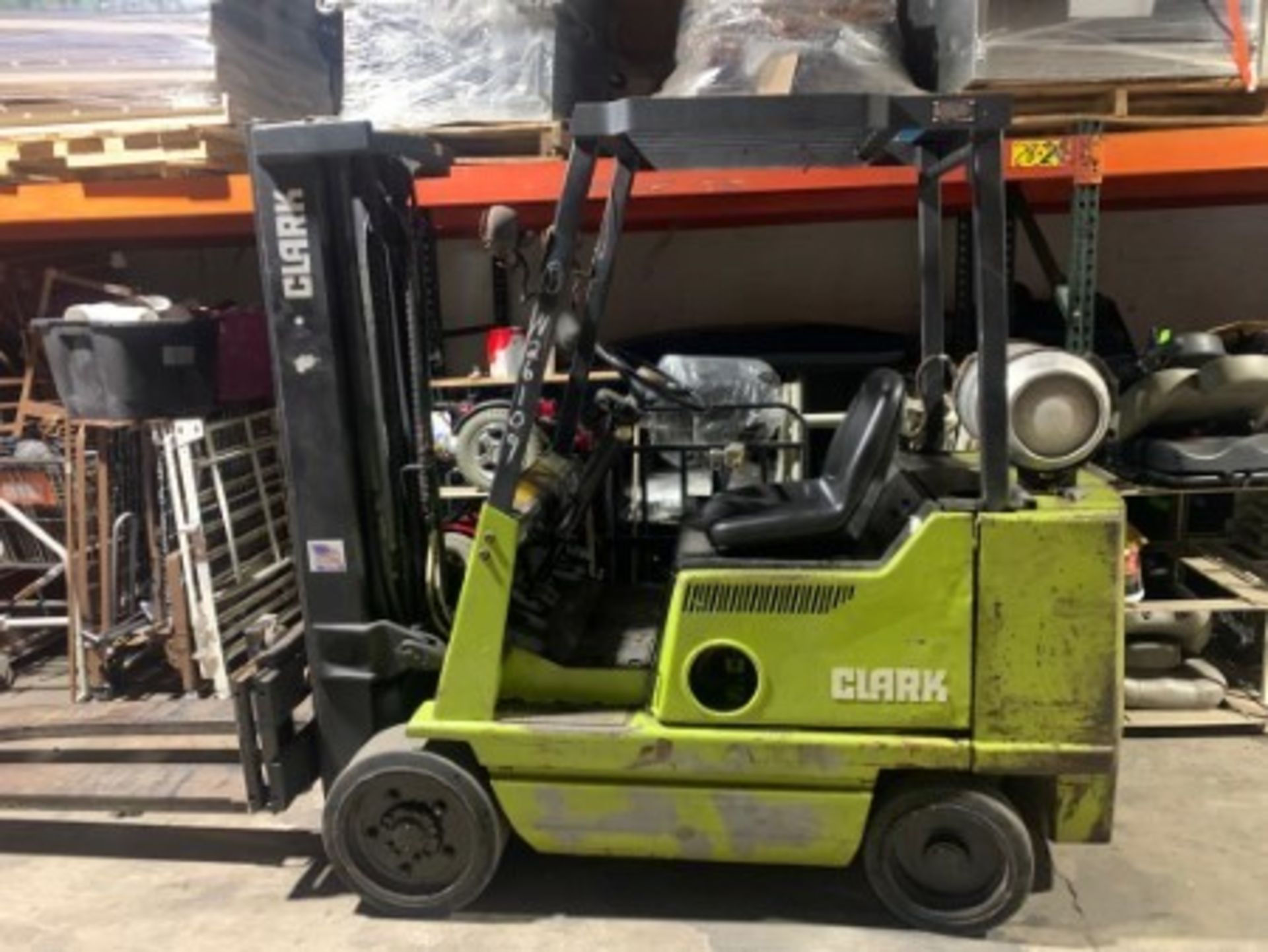 CLARK GC25 FORKLIFT - LPG - 4,775LB CAPACITY - 3-STAGE - Image 7 of 8