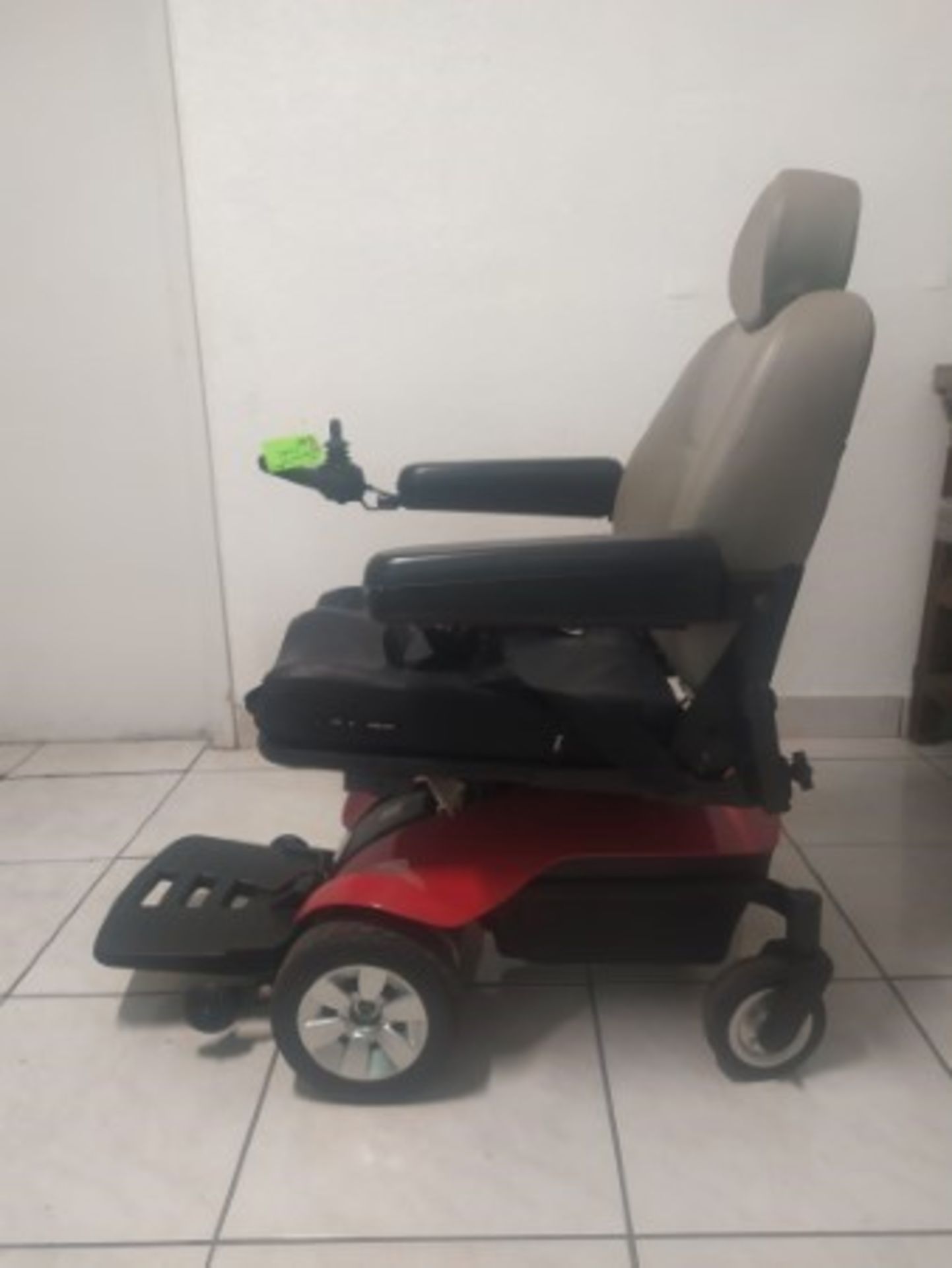 2015 PRIDE TSS300 6-WHEEL POWER CHAIR WITH JOYSTICK CONTROL - RED - 300LB CAPACITY - SERIAL No. JB10