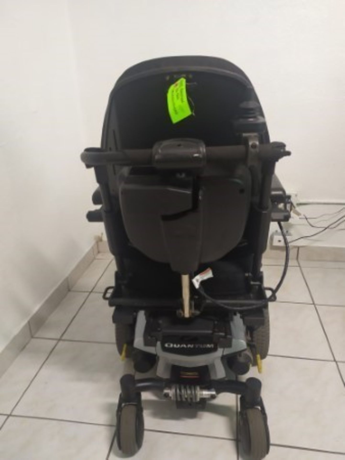 2011 QUANTUM Q6 EDGE 6-WHEEL REHAB POWER CHAIR WITH 2 JOYSTICK CONTROLS (PROBLEM IN BACK LIGHT OF JO - Image 2 of 7