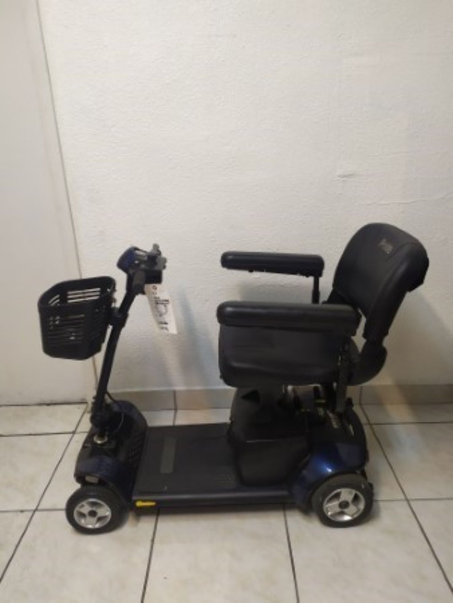 2012 PRIDE GO GO S44E 4-WHEEL SCOOTER WITH BASKET - BLUE - 275LB CAPACITY - SERIAL No. S8132312109FV - Image 2 of 5