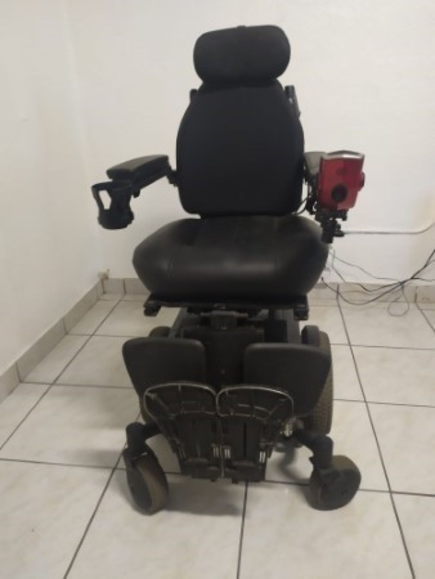 2015 QUANTUM Q6 EDGE 6-WHEEL REHAB POWER CHAIR WITH JOYSTICK CONTROL, KEYBOARD, RECLINING SEAT WITH