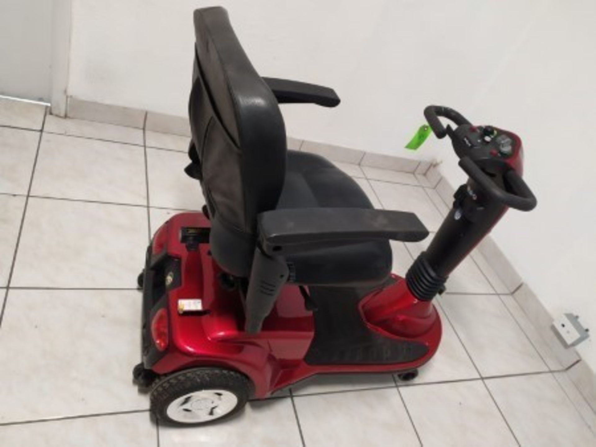 2013 GOLDEN COMPANION GC240 3-WHEEL SCOOTER - RED - 350LB CAPACITY - SERIAL No. TTA13N0043 (NO CHARG - Image 5 of 6