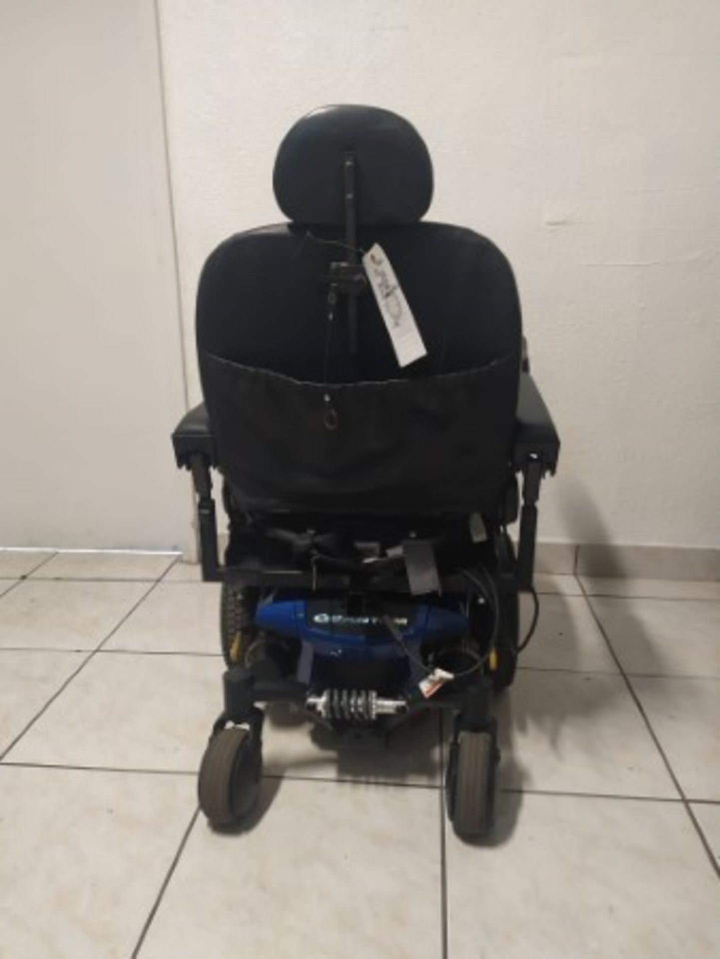 2017 QUANTUM Q6 EDGE 6-WHEEL POWER CHAIR WITH JOYSTICK CONTROL - BLUE - 300LB CAPACITY - SERIAL No. - Image 3 of 4