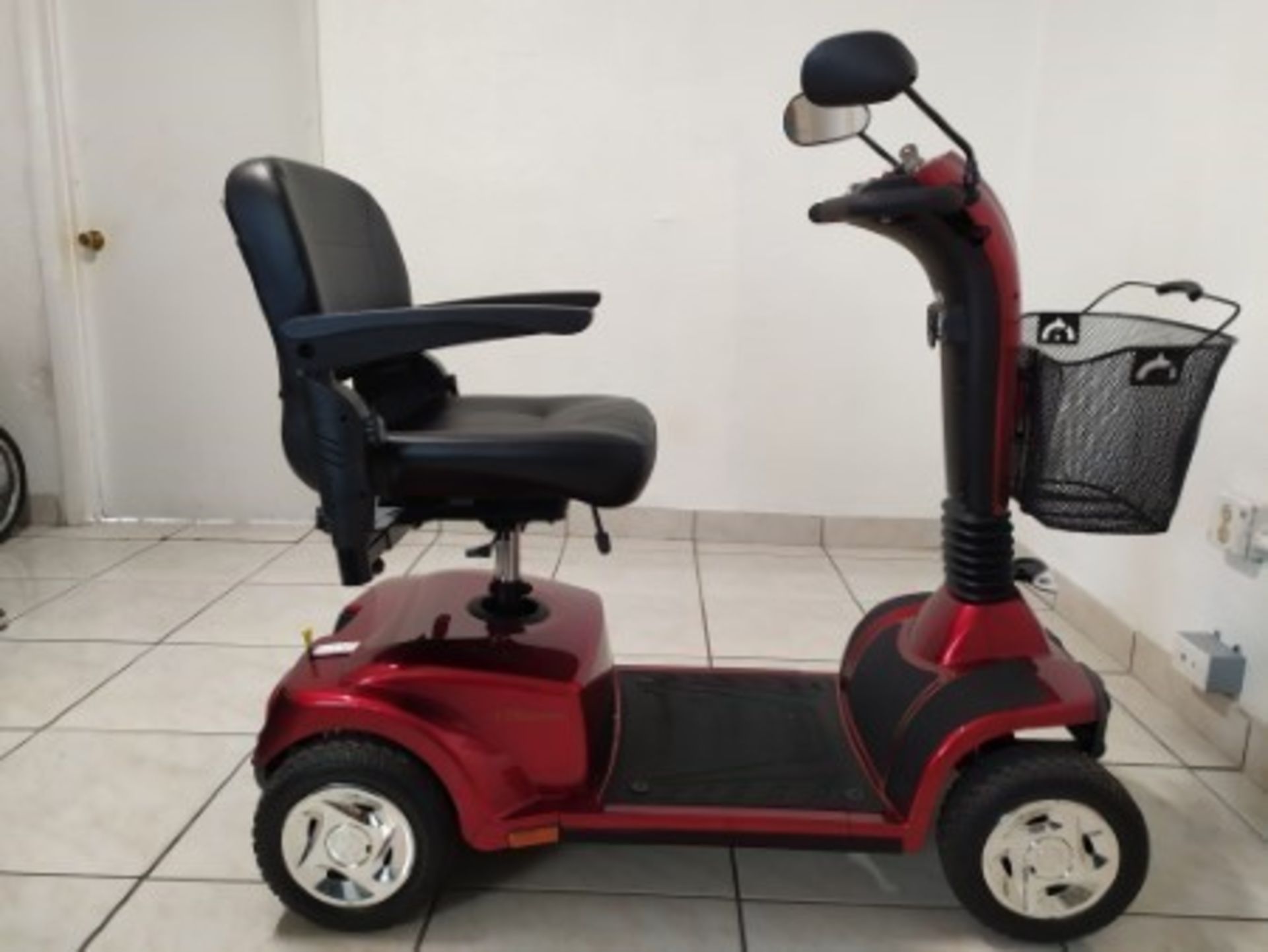 2016 GOLDEN COMPANION GC440 4-WHEEL SCOOTER WITH CHARGER & BASKET - RED - 400LB CAPACITY - SERIAL No - Image 6 of 6
