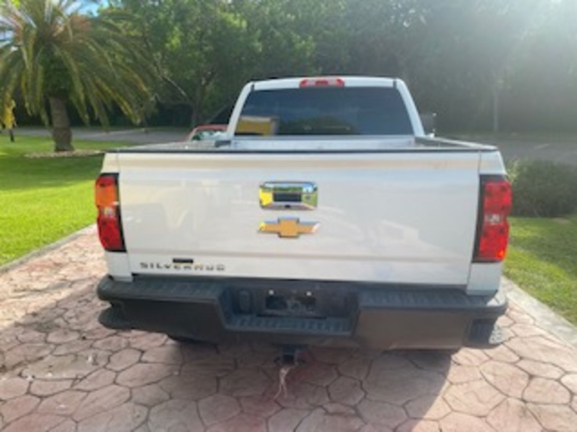 2017 CHEVY SILVERADO - VIN #1GCRCNEH5HZ214600 - SILVER - 47,292 MILES ON ODOM (LOCATED IN DAVIE, FL) - Image 4 of 13