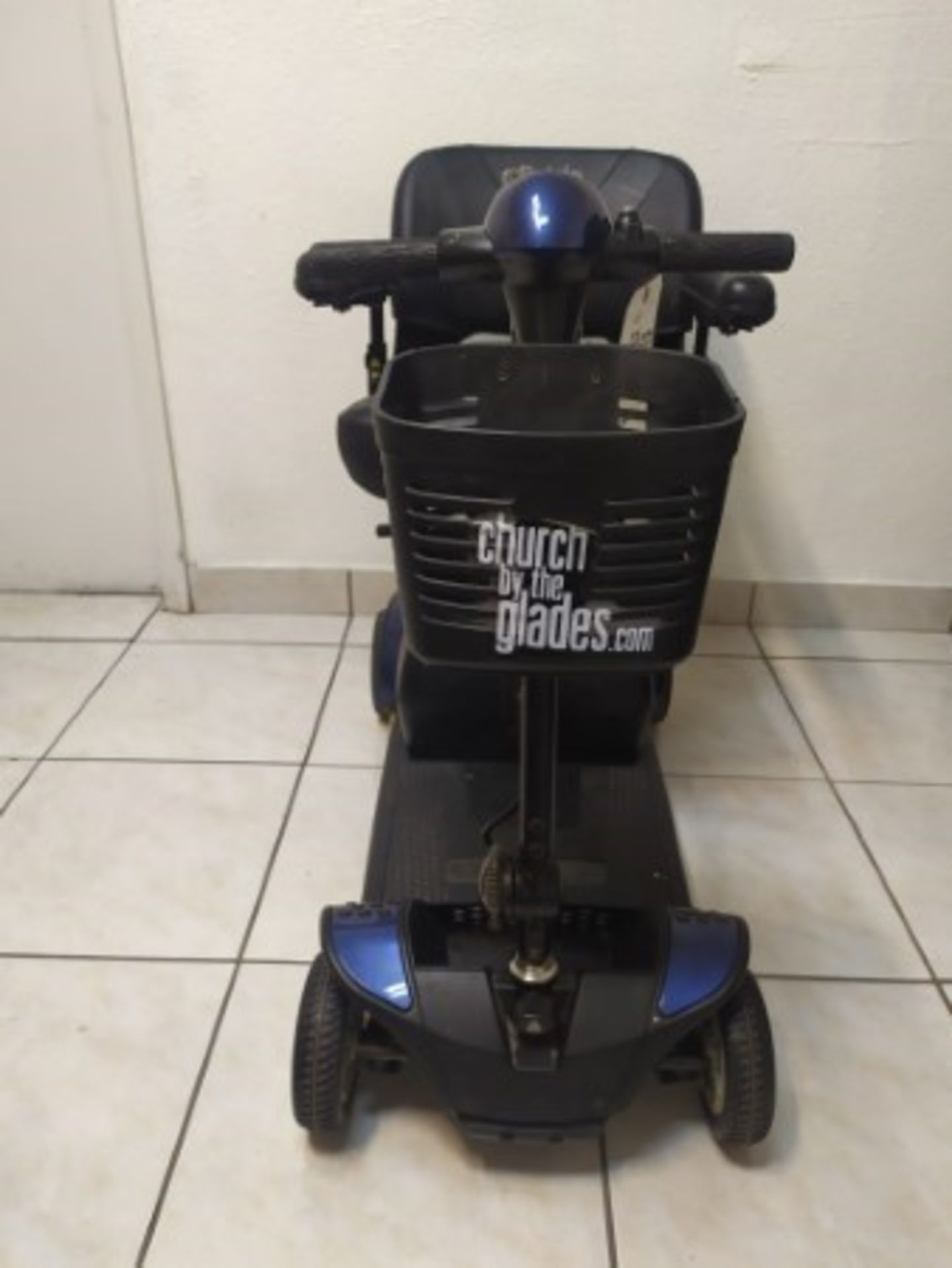 2012 PRIDE GO GO S44E 4-WHEEL SCOOTER WITH BASKET - BLUE - 275LB CAPACITY - SERIAL No. S8132312109FV - Image 3 of 5