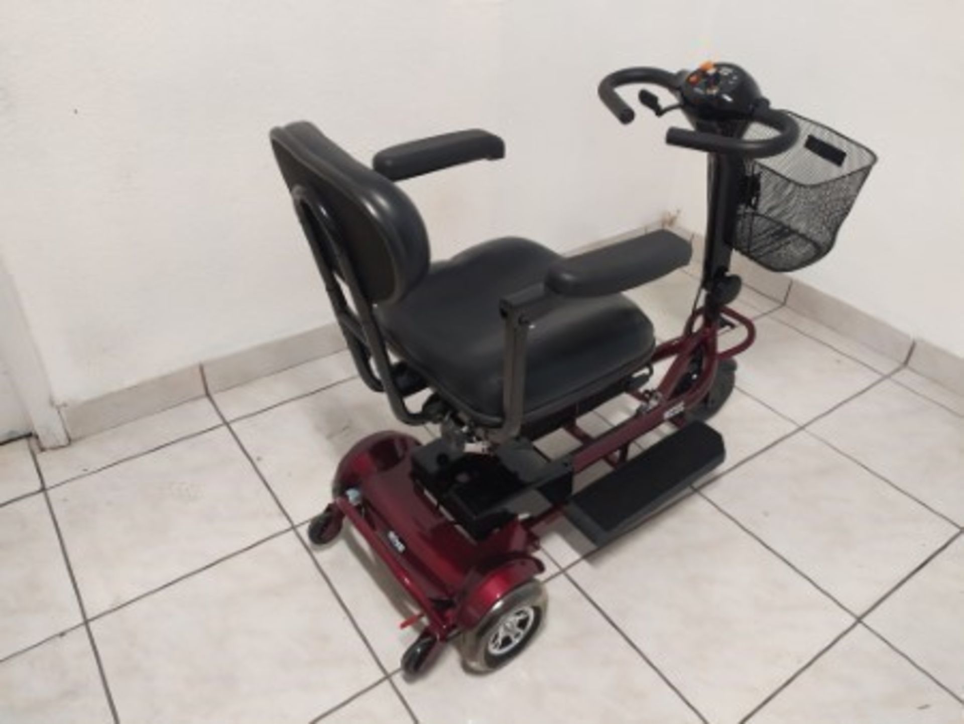 2012 DRIVE HAWK 3-WHEEL SCOOTER WITH BASKET - RED - 250LB CAPACITY - SERIAL No. 2A07030128 (NO CHARG - Image 4 of 5