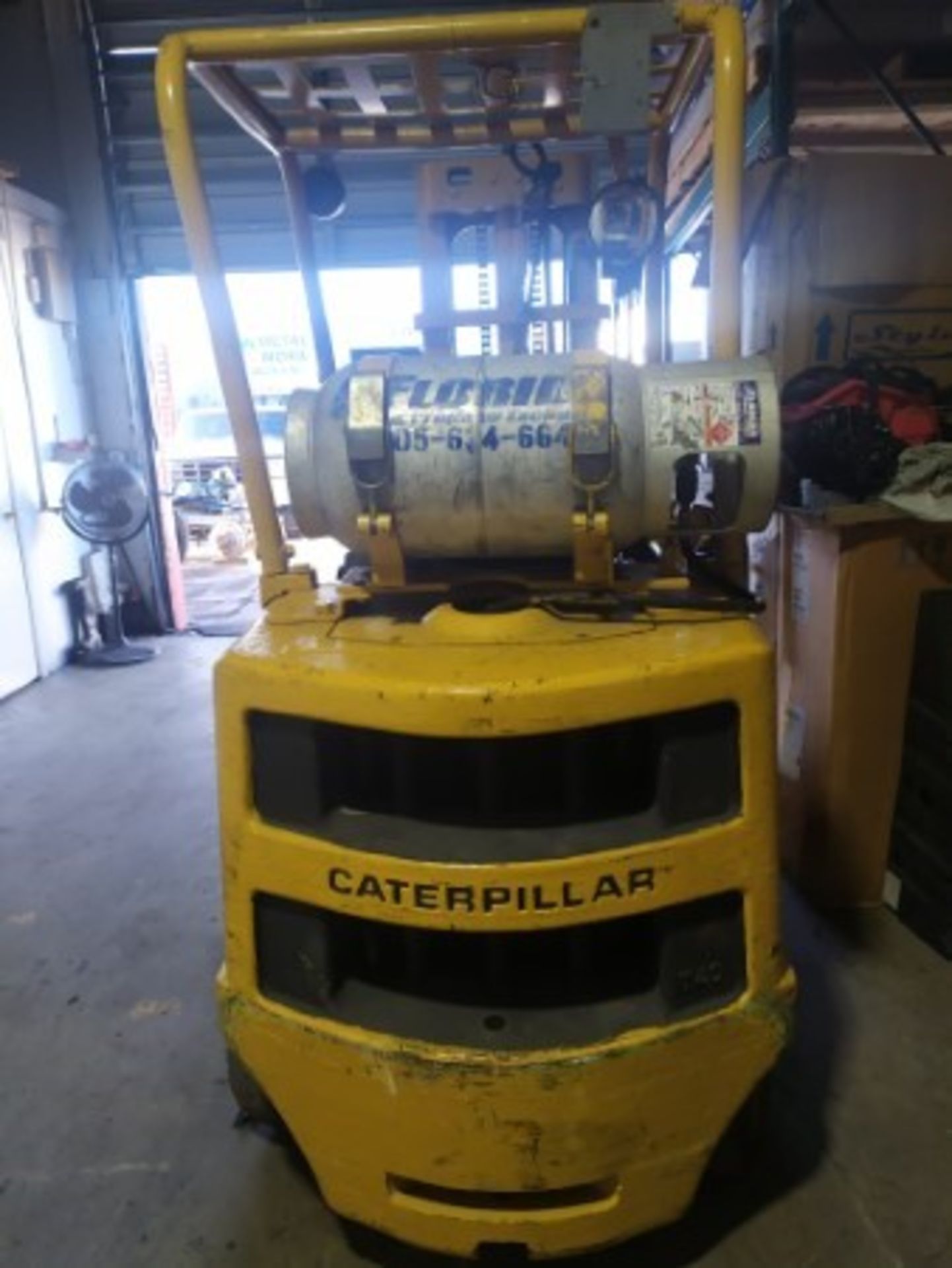 CATERPILLAR T40B FORKLIFT - LPG - 4,000LB CAPACITY - 3-STAGE - SERIAL No. 4N2252 - Image 2 of 4