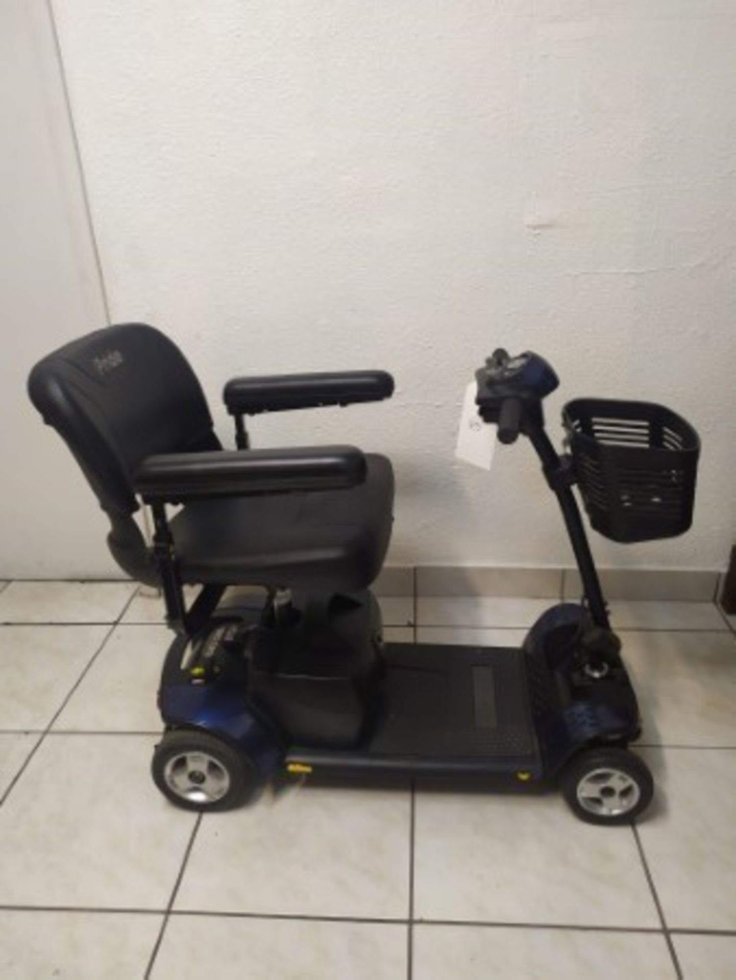 2012 PRIDE GO GO S44E 4-WHEEL SCOOTER WITH BASKET - BLUE - 275LB CAPACITY - SERIAL No. S8132312109FV - Image 4 of 5