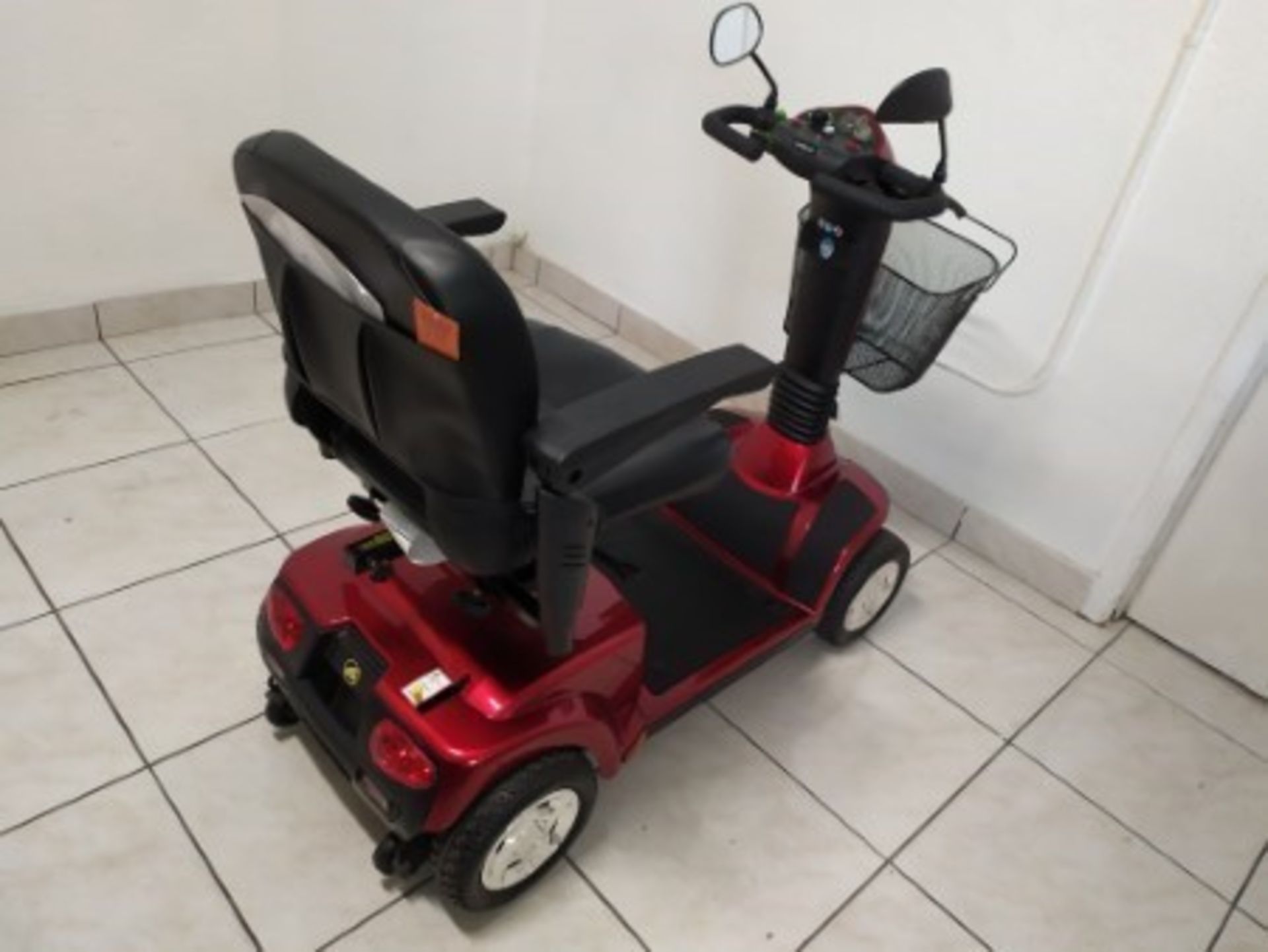 2016 GOLDEN COMPANION GC440 4-WHEEL SCOOTER WITH CHARGER & BASKET - RED - 400LB CAPACITY - SERIAL No - Image 5 of 6